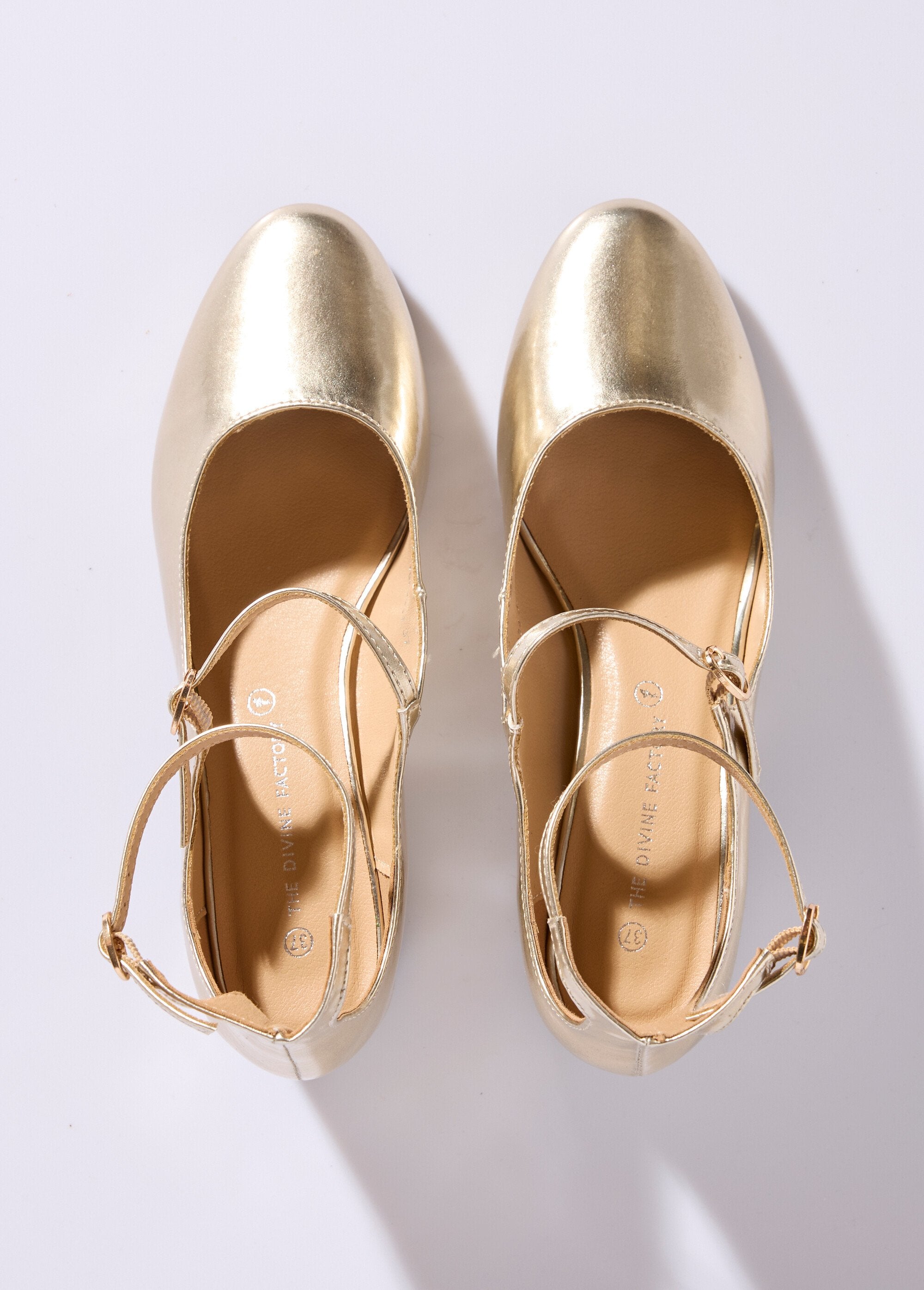 Bebés_con_tacones_de_punta_redonda_y_tiras_finas_Dorado_OV1_slim