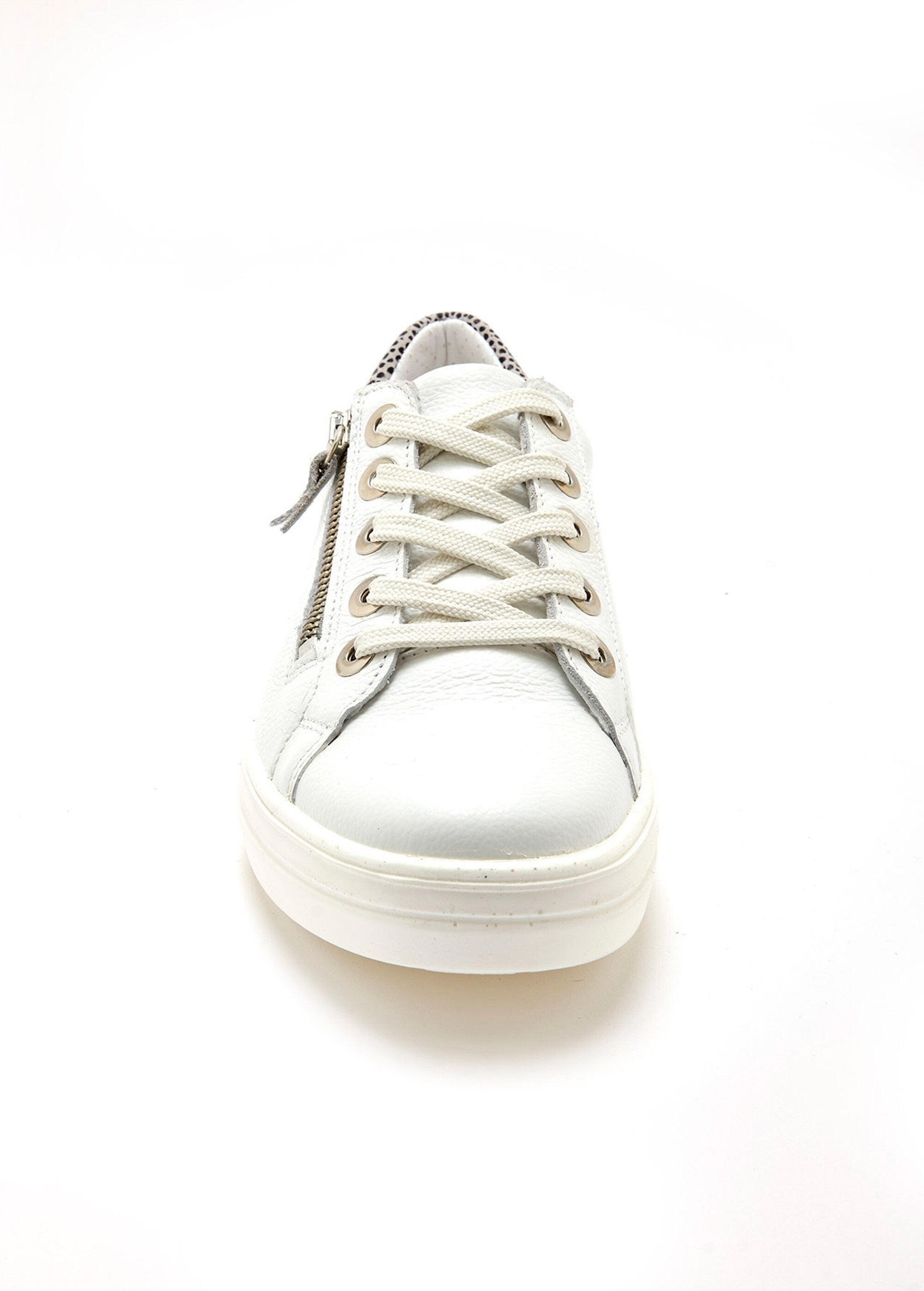 Zapatillas_de_piel_con_cordones_y_cremallera,_detalle_en_el_talón._Blanco,_Blanca_DE1_slim