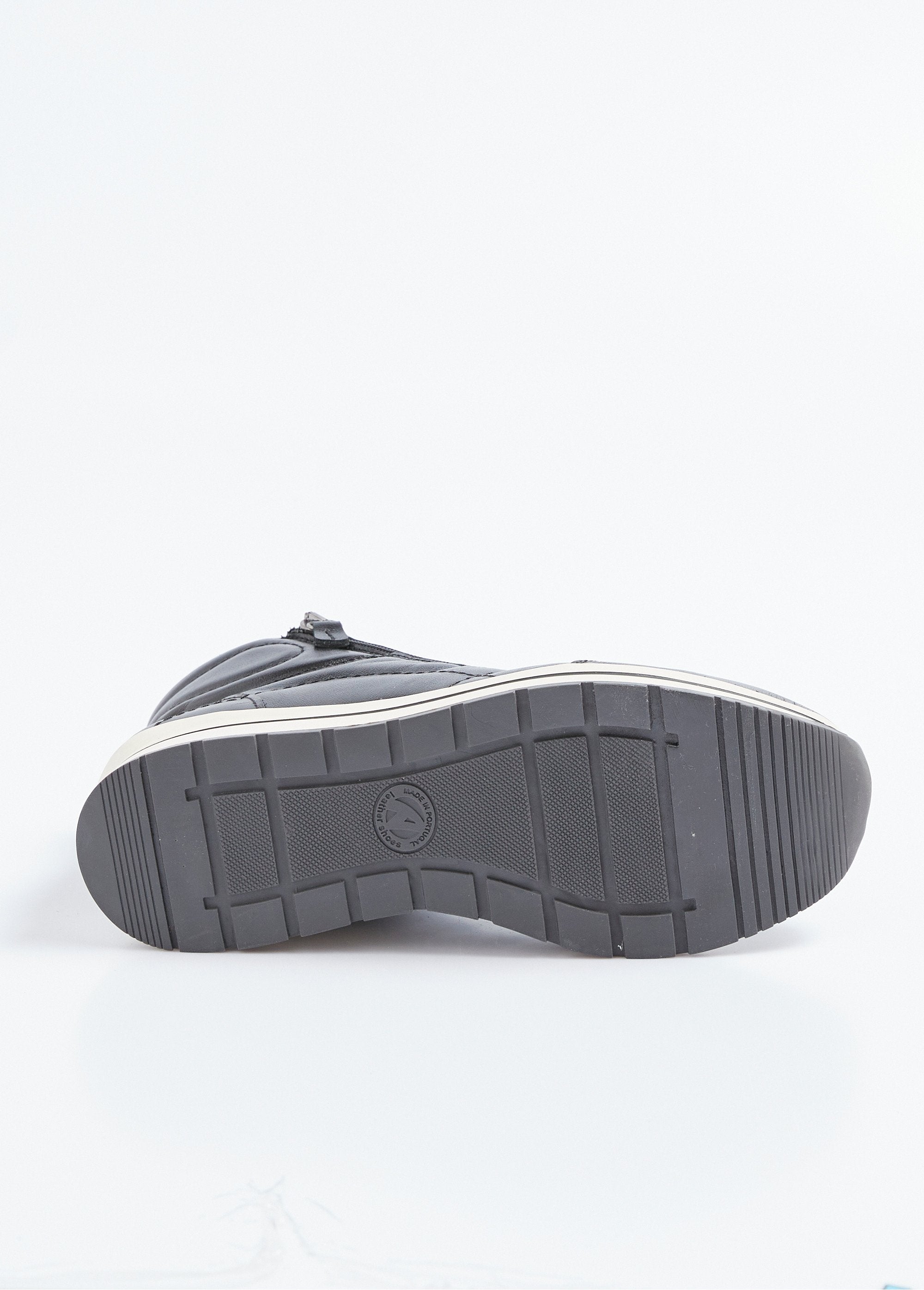 Cómodas_zapatillas_altas_de_piel_negro_iridiscente_UN1_slim