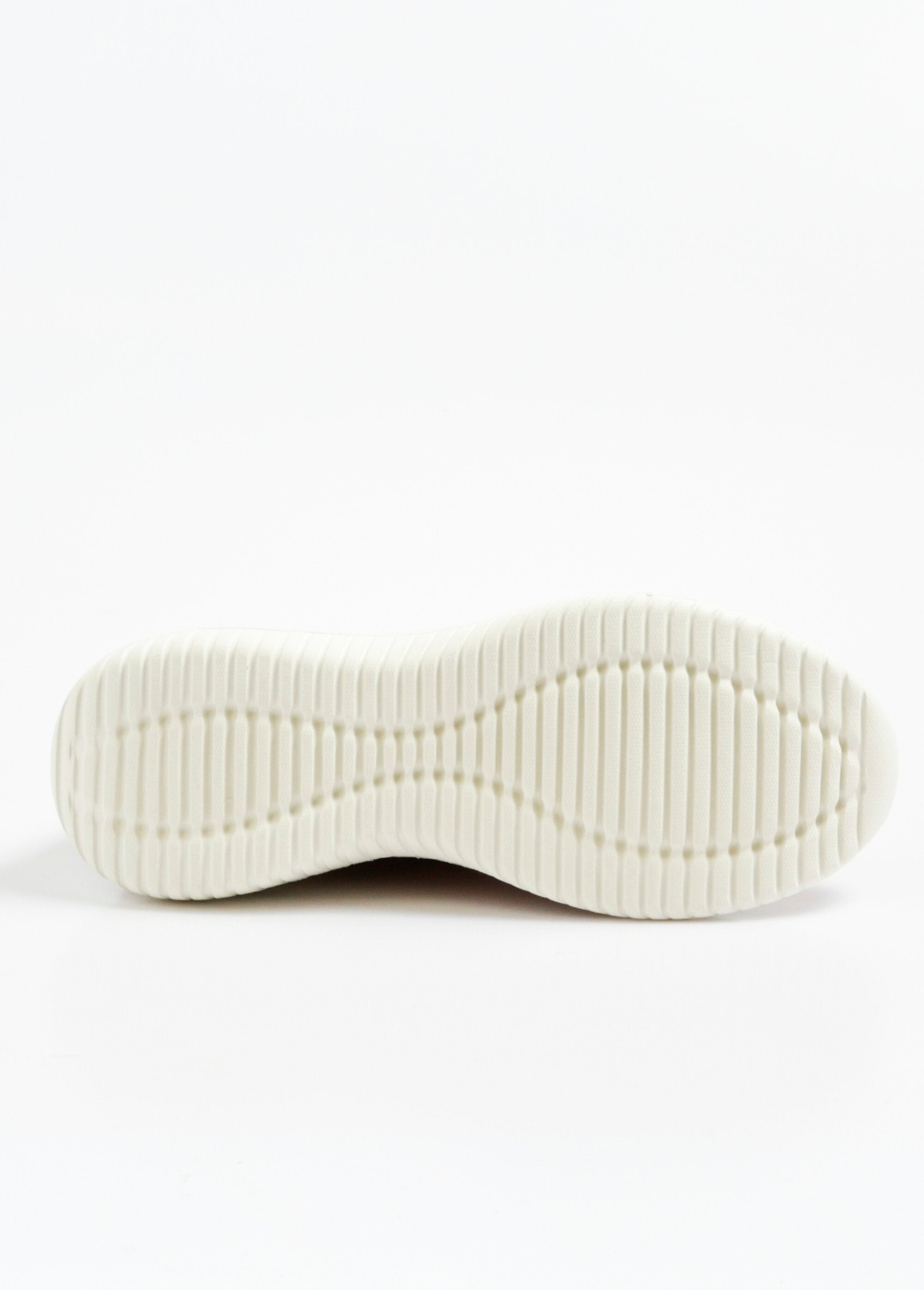 Zapatillas_deportivas_con_efecto_ante_perforado_y_cordones_Rosa_UN1_slim