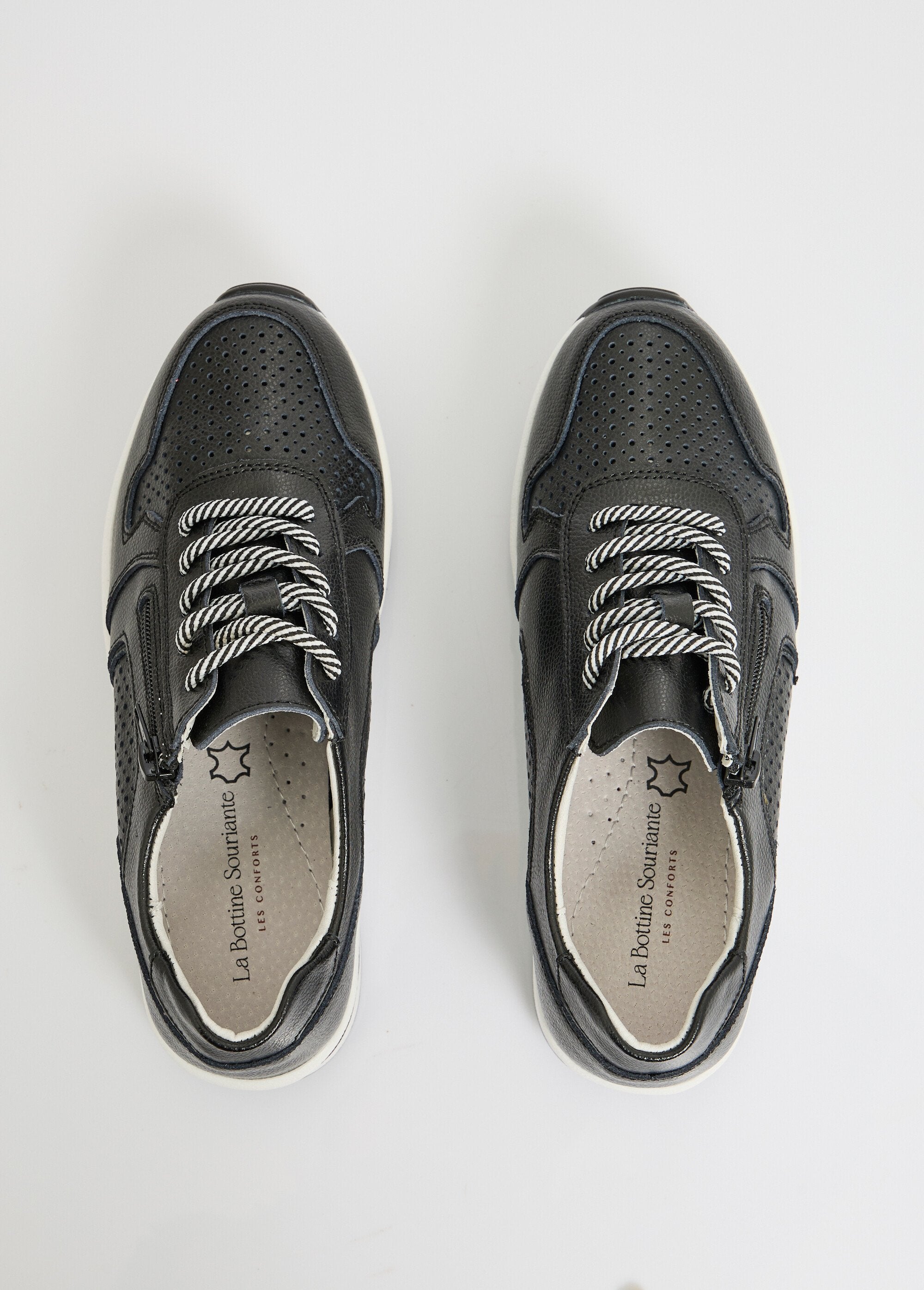 Zapatillas_de_piel_con_cuña_y_cremallera_Negro_OV1_slim