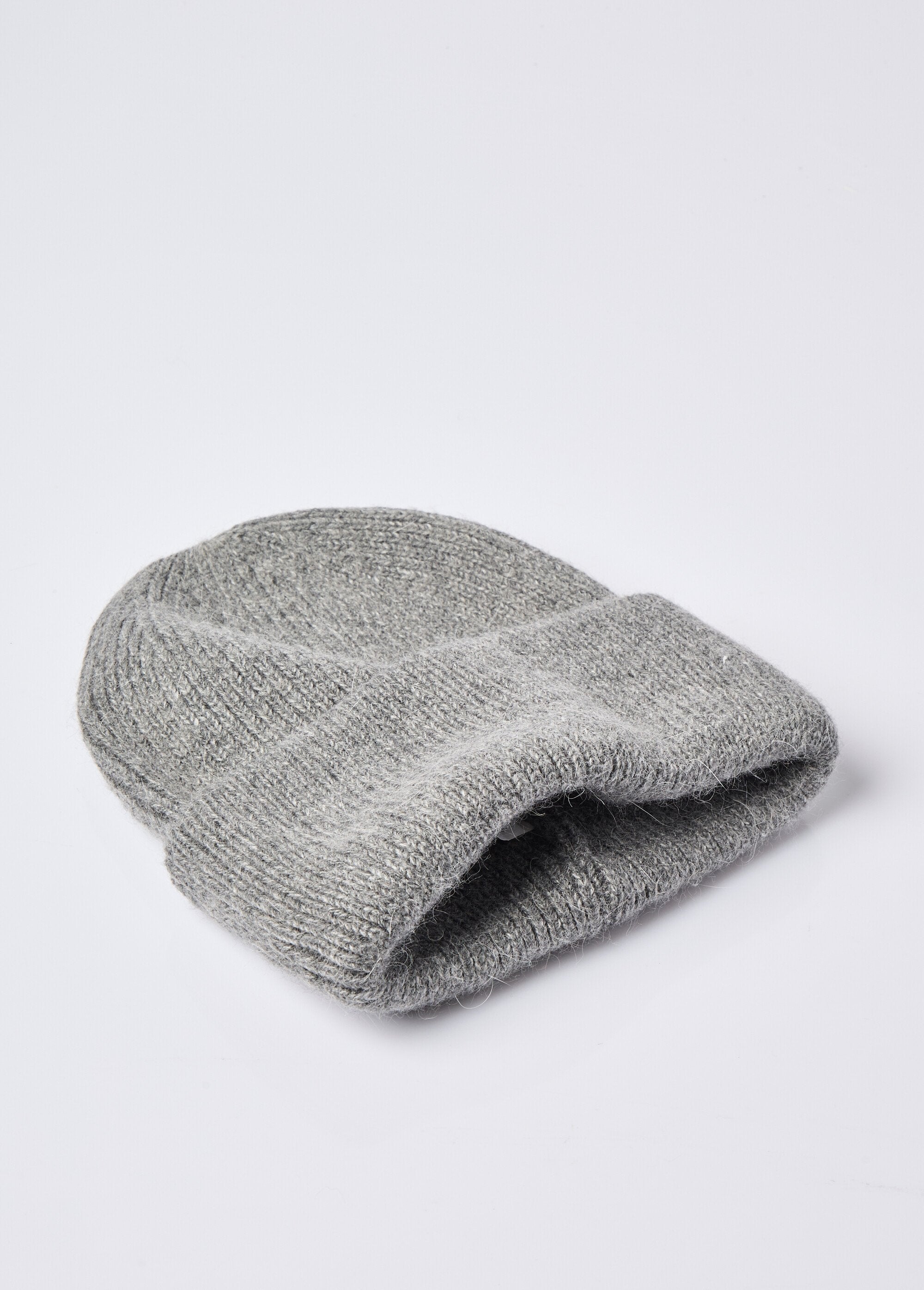 Gorro_de_punto_acanalado_con_angora_Gris_oscuro_DE1_slim