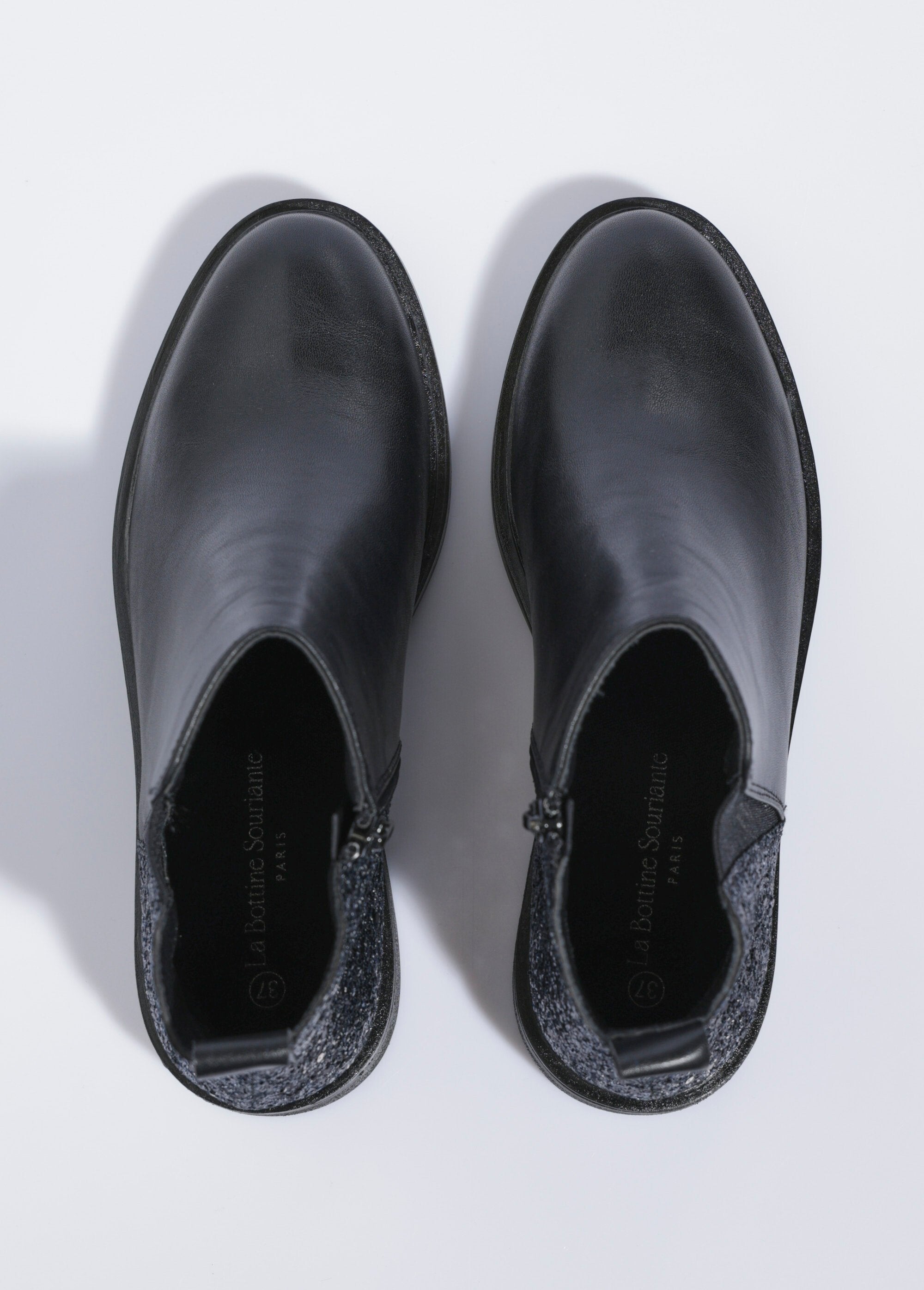 Botas_Chelsea_con_detalle_de_tacón_brillante_Negro_OV1_slim