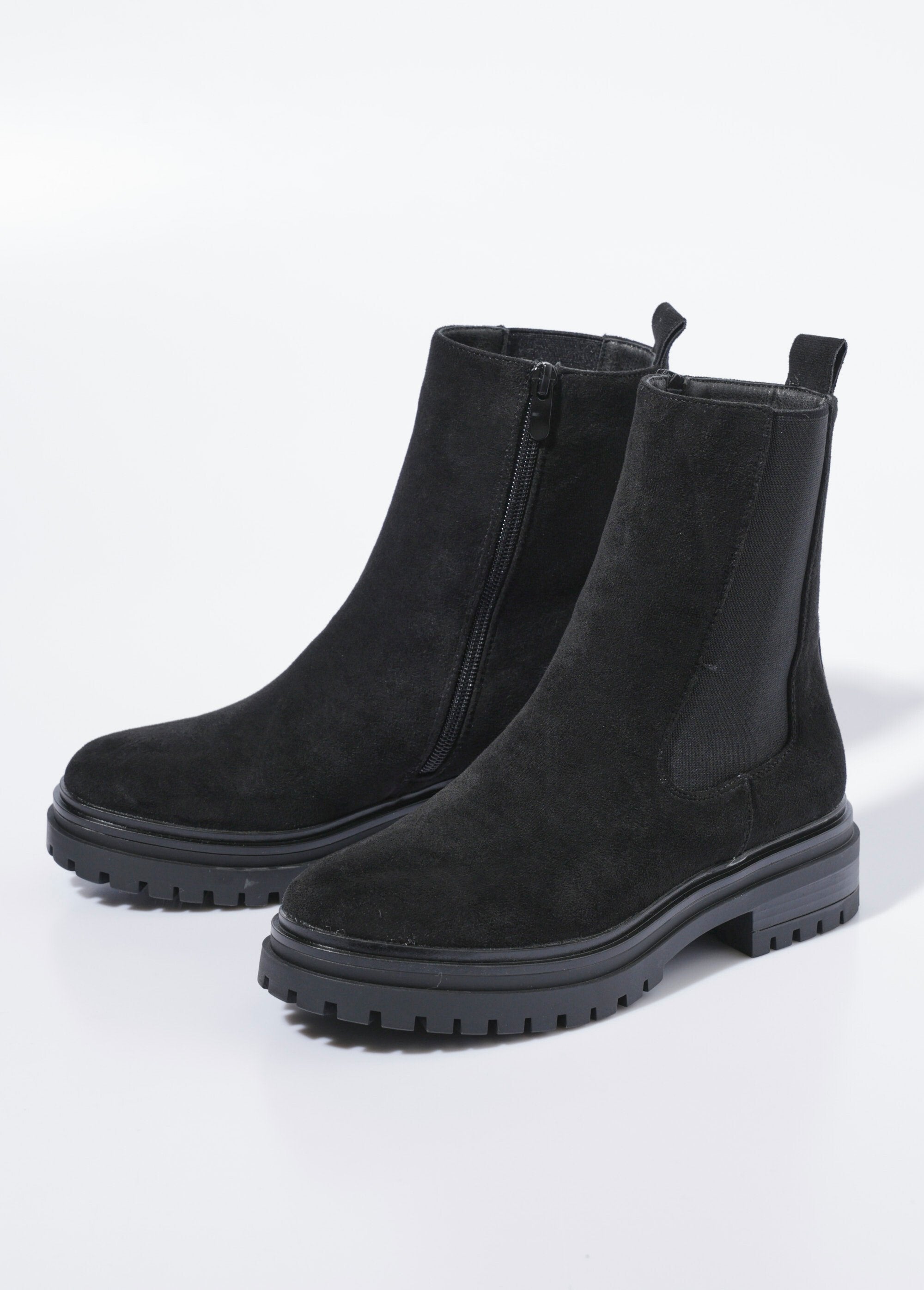 Botas_altas_Chelsea_con_suela_con_tacos_Negro_DE1_slim