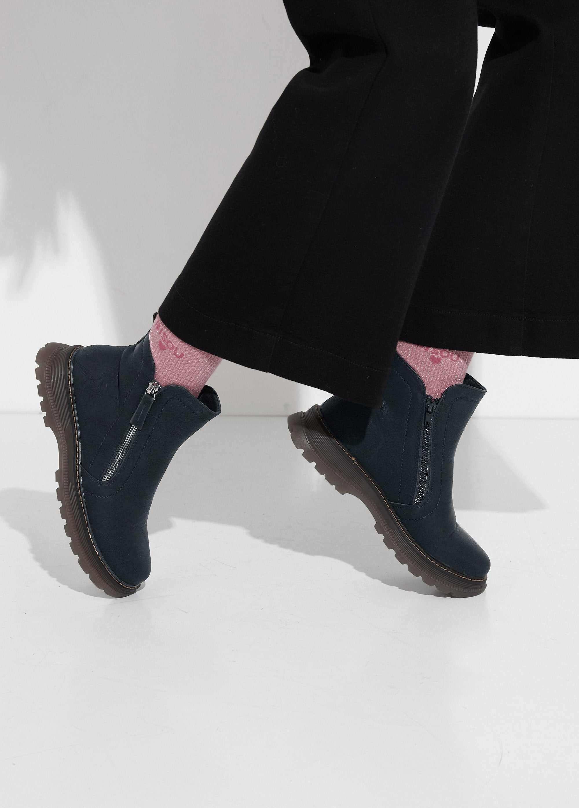 Botas_con_cremallera_y_costuras_en_contraste_Negro_SF1_slim