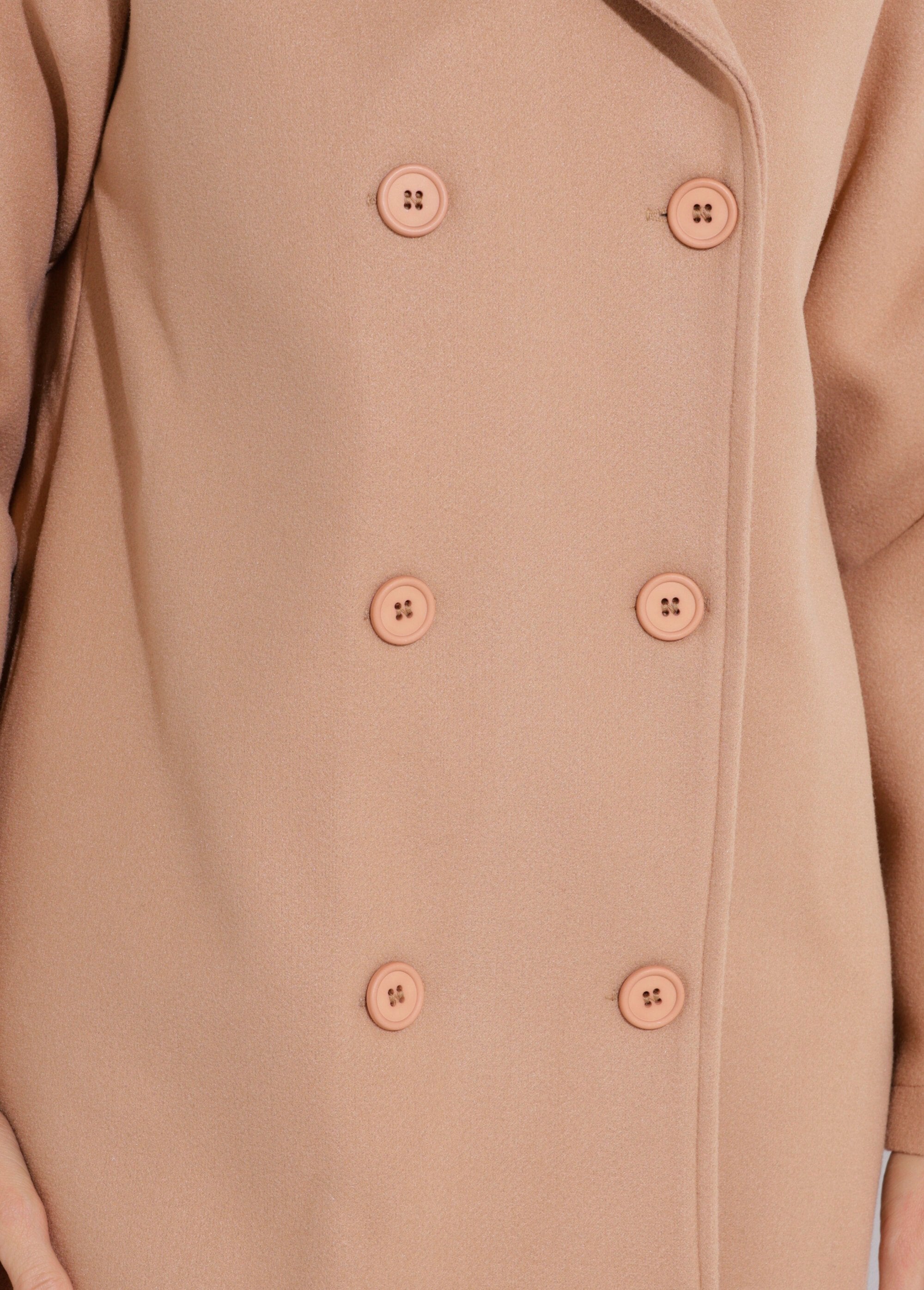 Abrigo_largo_y_liso_estilo_paño_de_lana_camello_DE3_slim