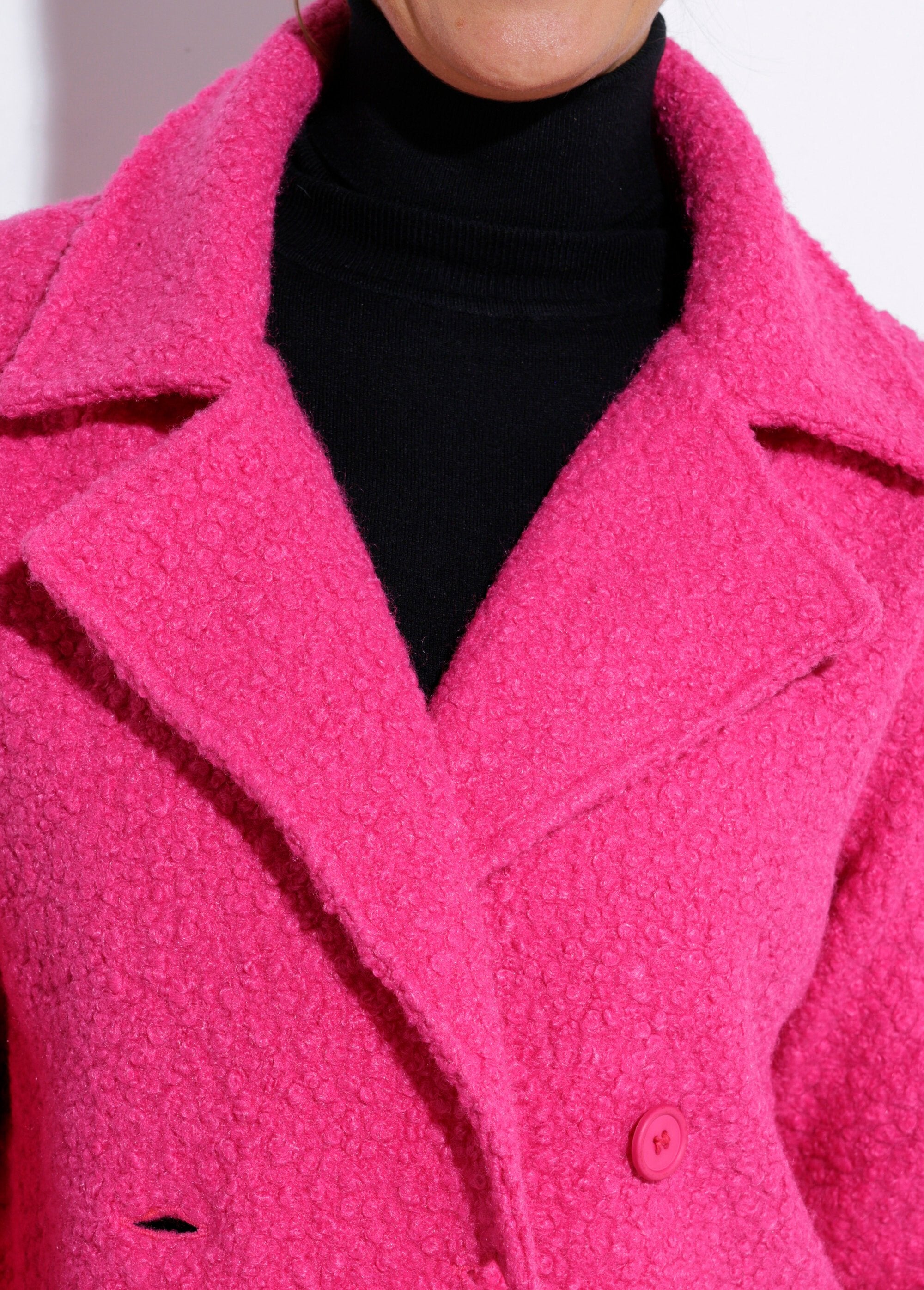 Chaquetón_largo_liso_estilo_lana_bouclé_fucsia_DE1_slim