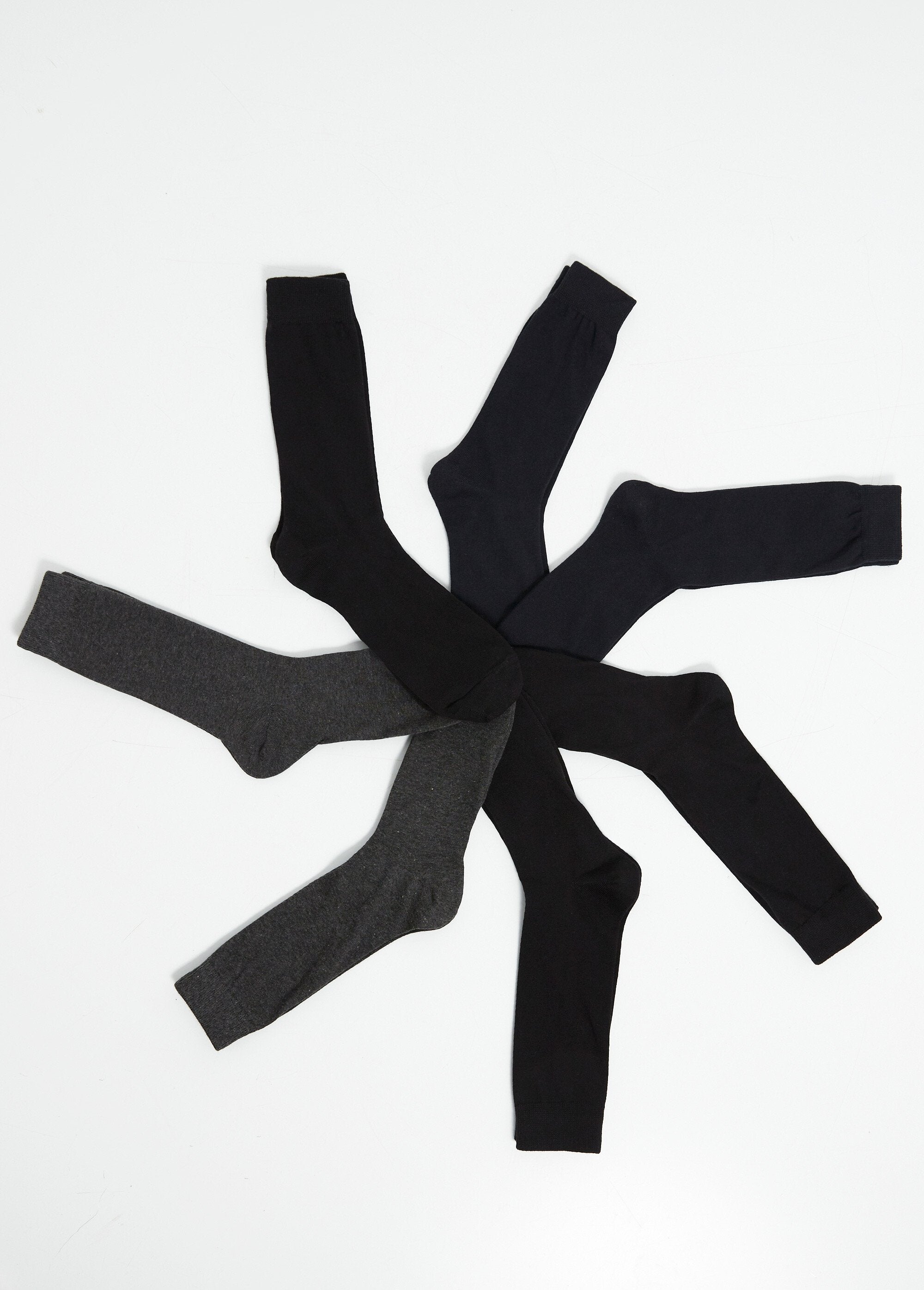 Calcetines_hechos_principalmente_de_algodón._Azul_marino_a_juego_FA1_slim