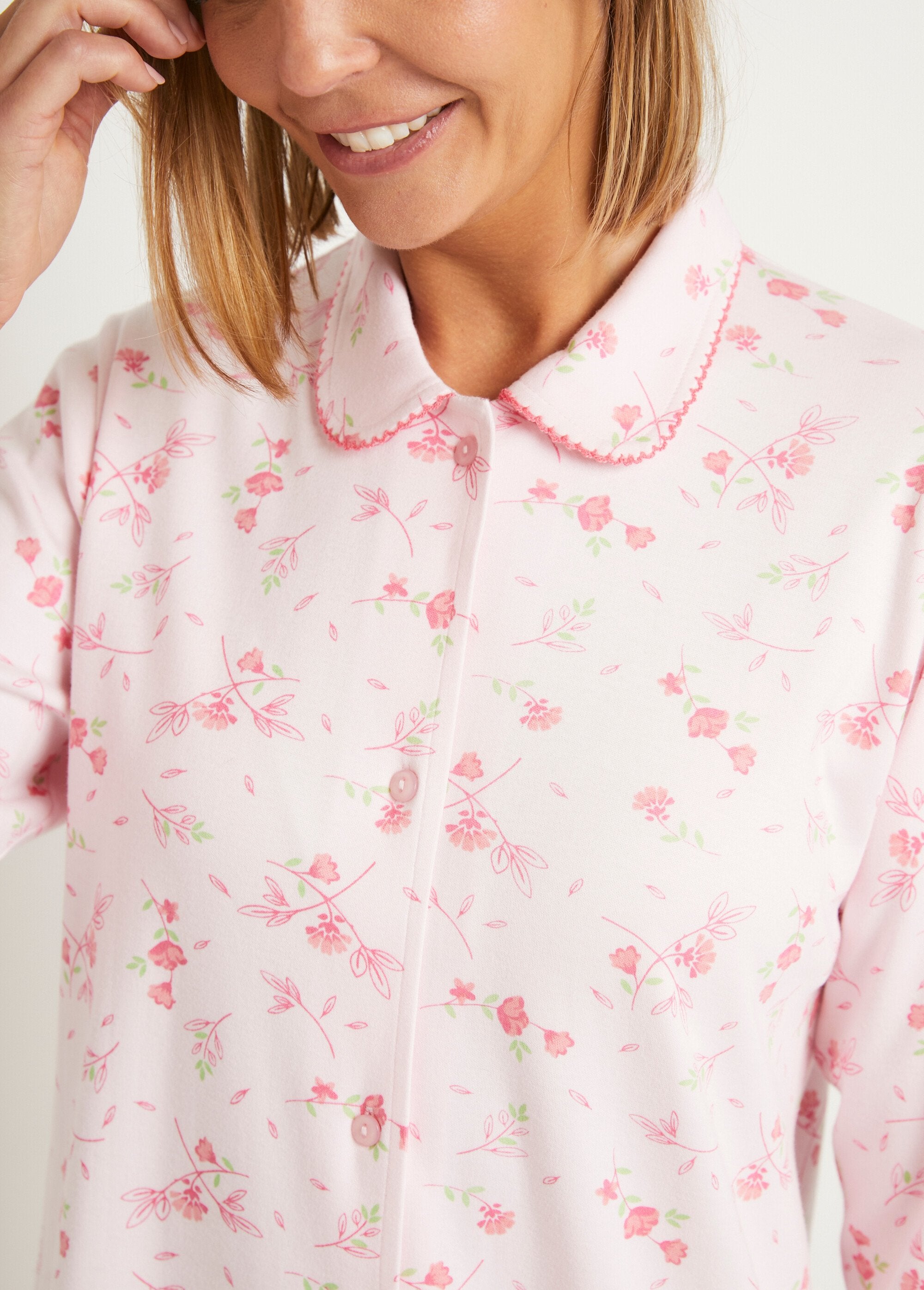 Camisón_largo_de_algodón_floral_interlock_con_botones_Estampado_rosa_DE2_slim