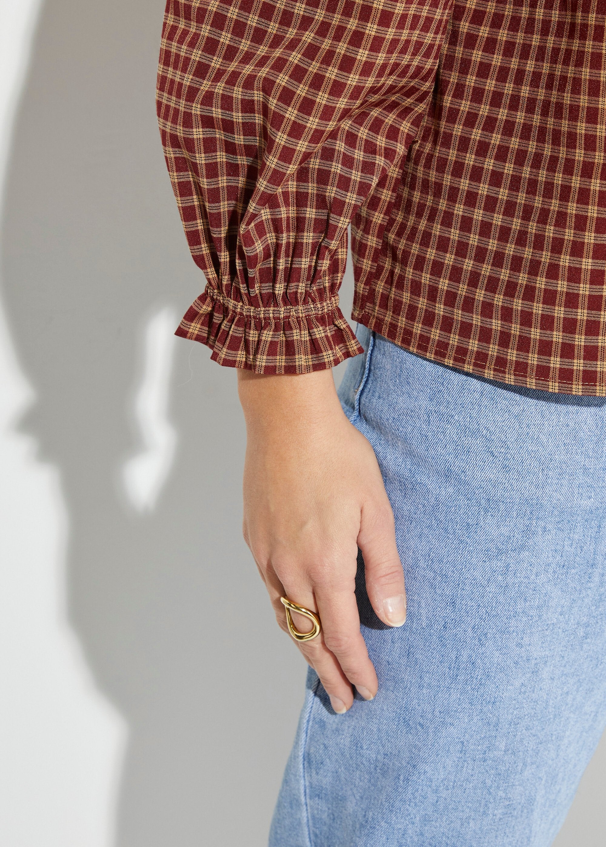 Blusa_de_cuadros_con_cuello_y_puños_plisados_Burdeos_DE2_slim