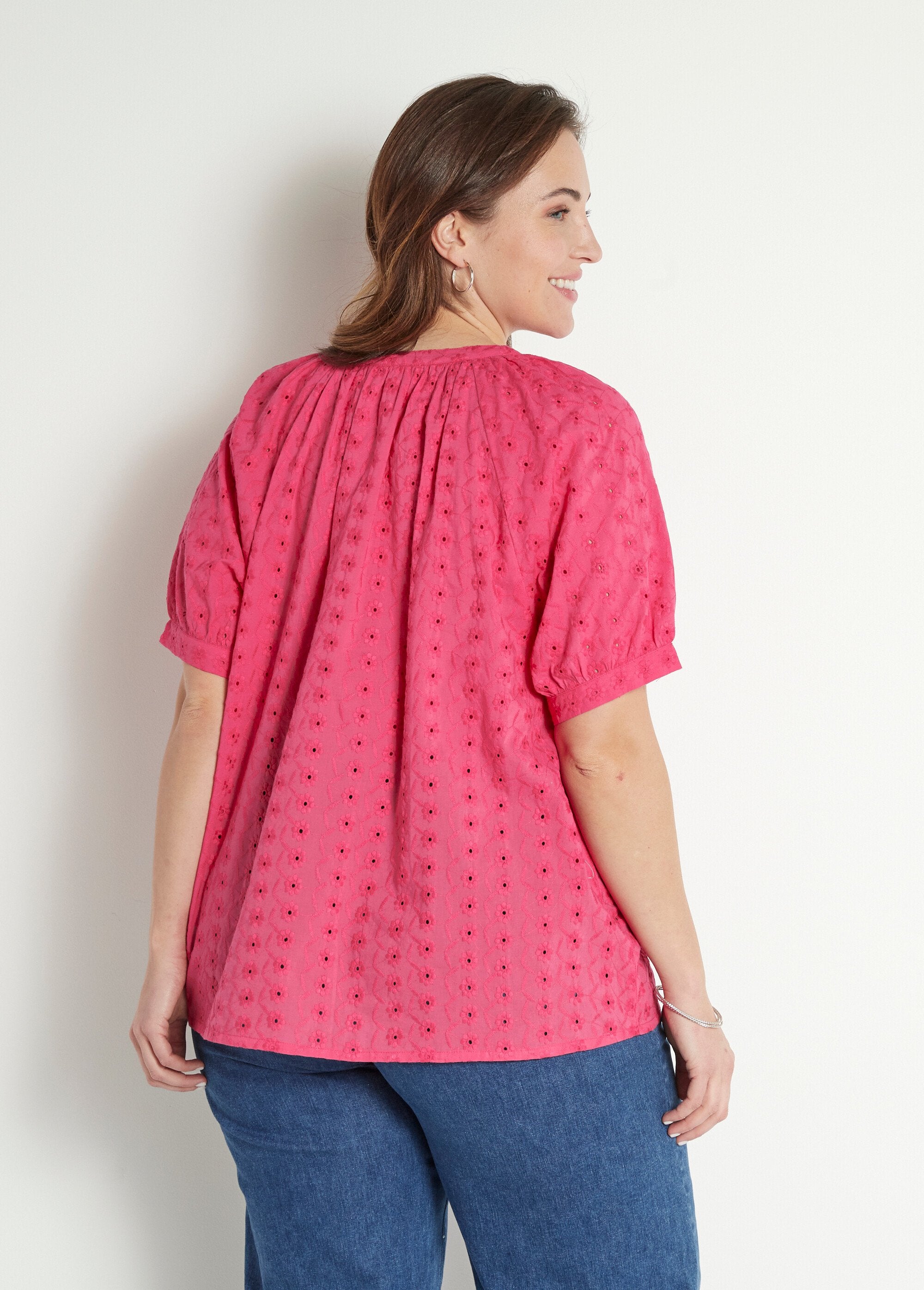 Blusa_holgada_de_algodón_bordada_sin_cuello_Fucsia_DO1_curvy
