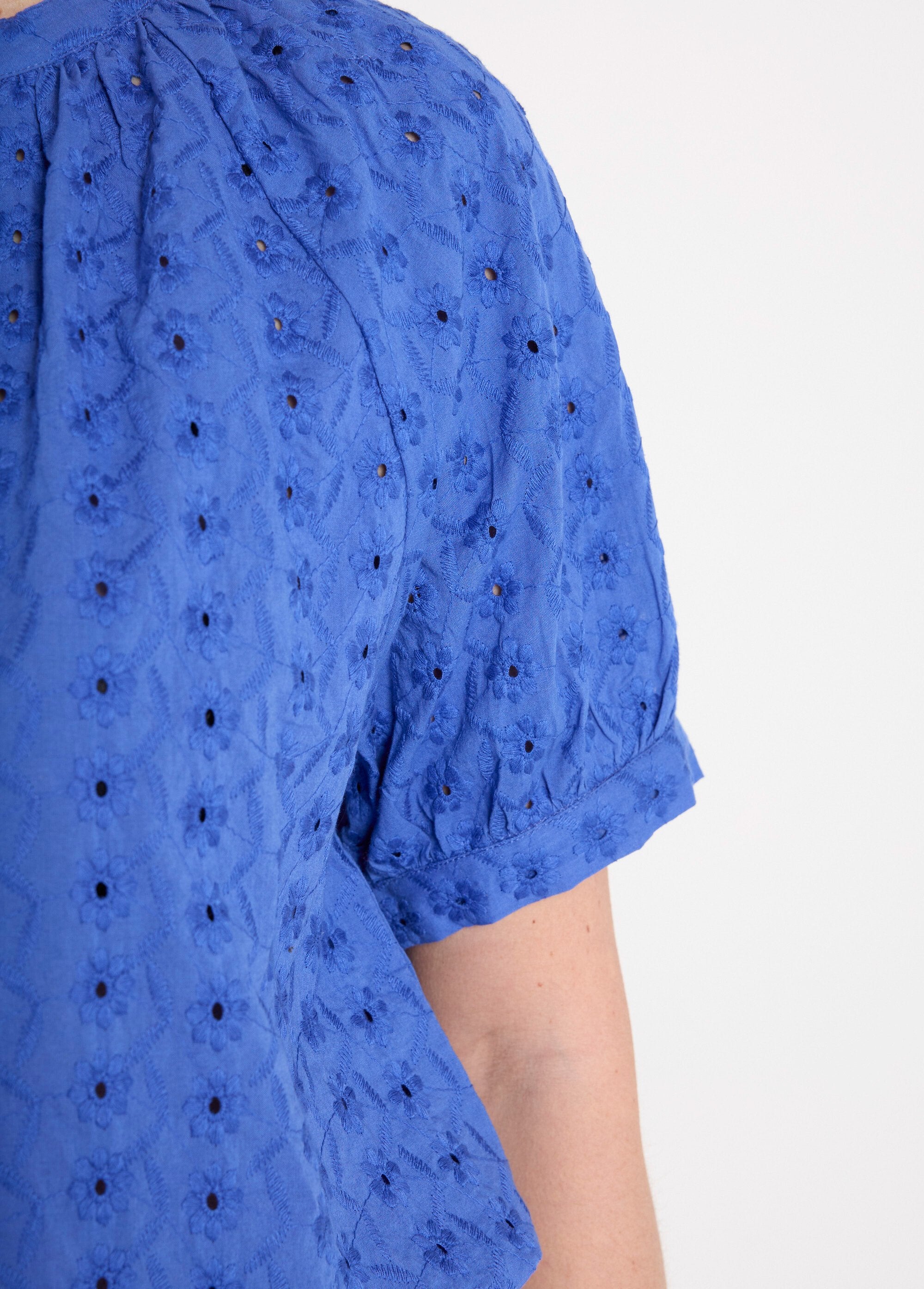 Blusa_holgada_de_algodón_bordada_sin_cuello_Azul_DE2_slim