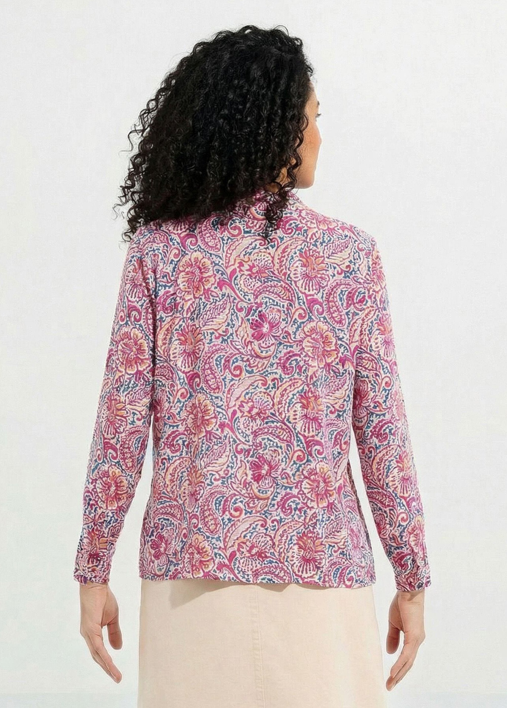 Blusa_con_estampado_paisley_y_cuello_con_volantes_rosa_y_azul_DO1_slim