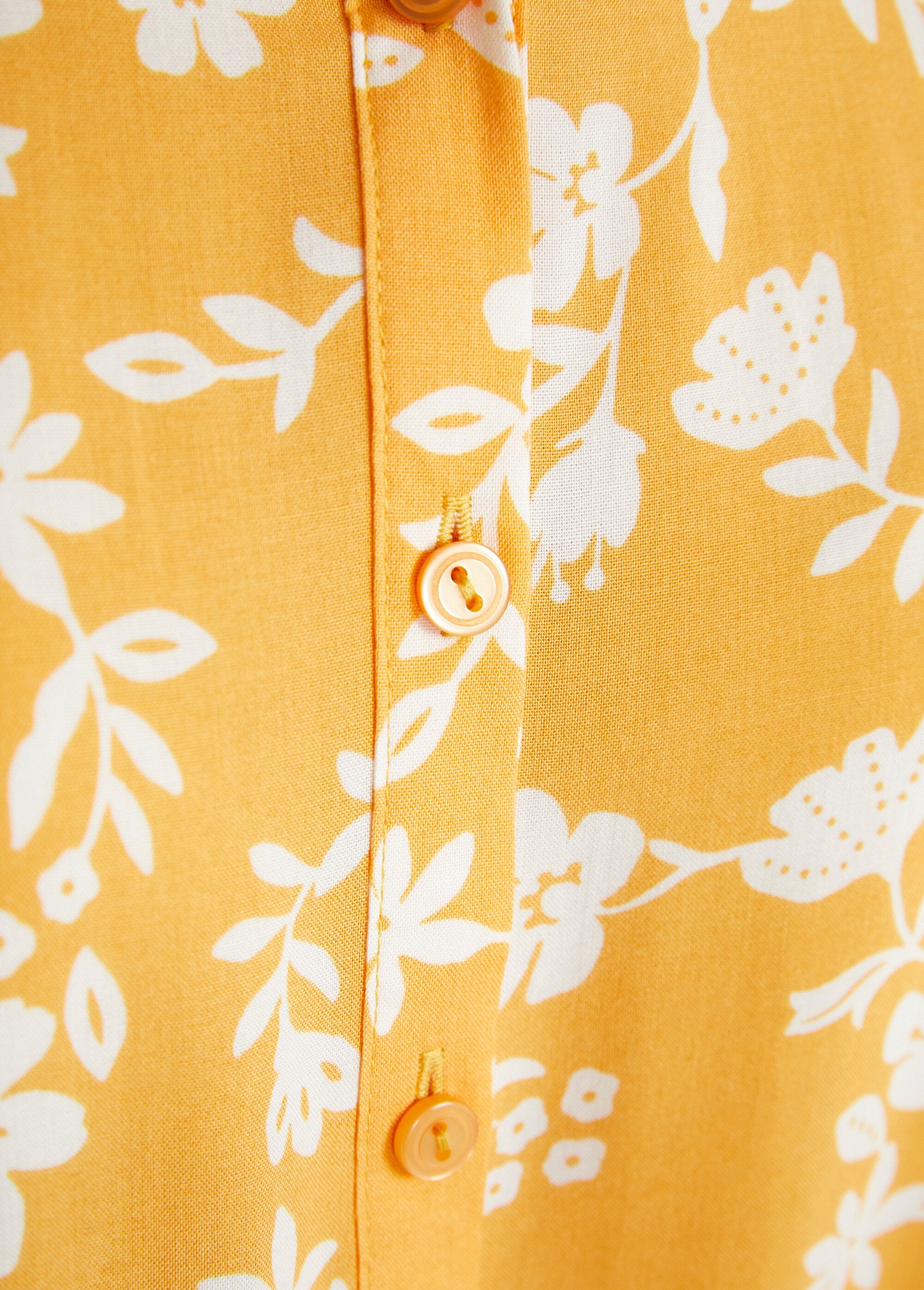 Blusa_estampada_manga_3/4_espalda_larga_amarillo_y_blanco_DE3_slim