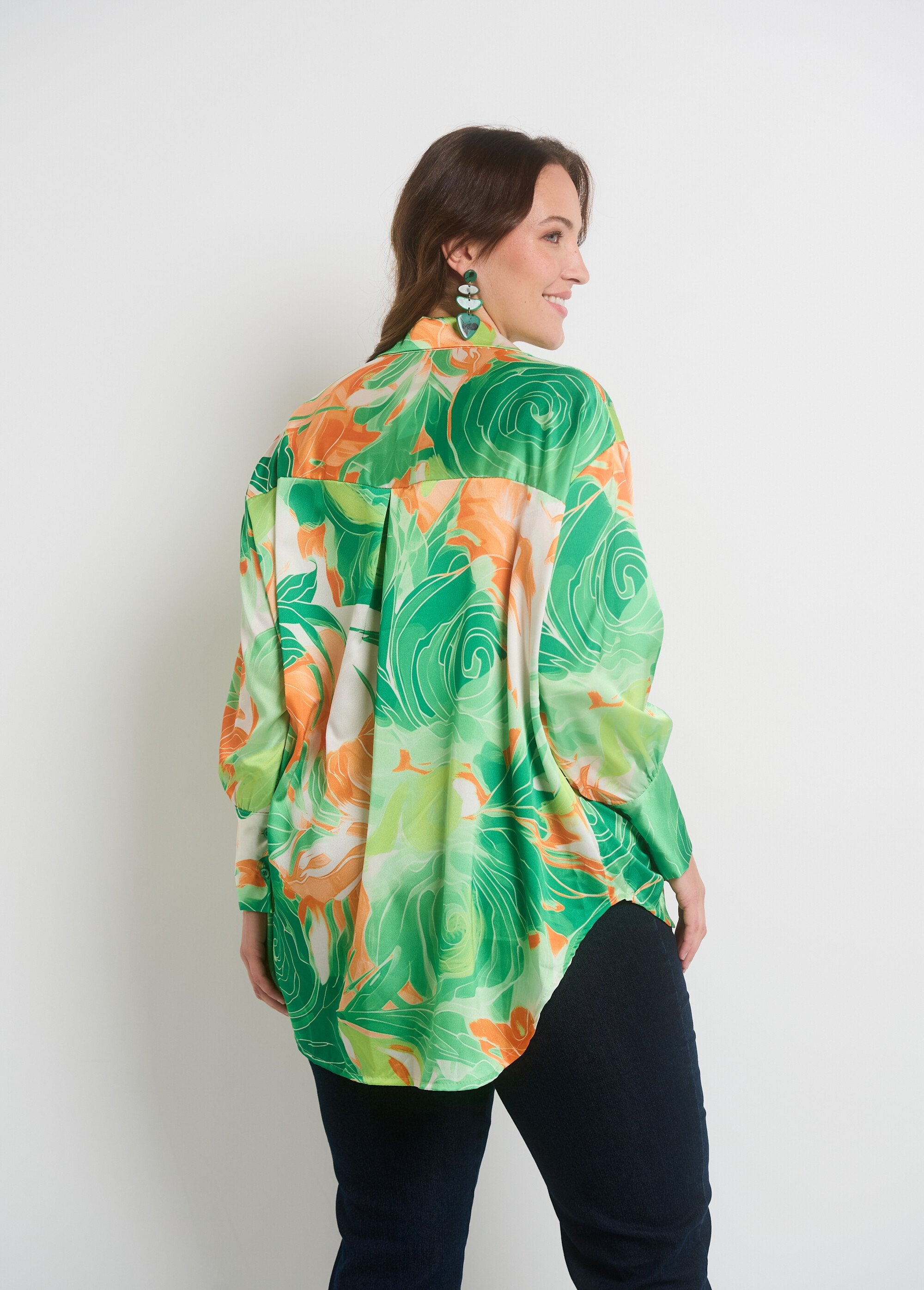 Blusa_de_satén_floral_de_manga_larga_Verde_y_naranja_DO1_curvy