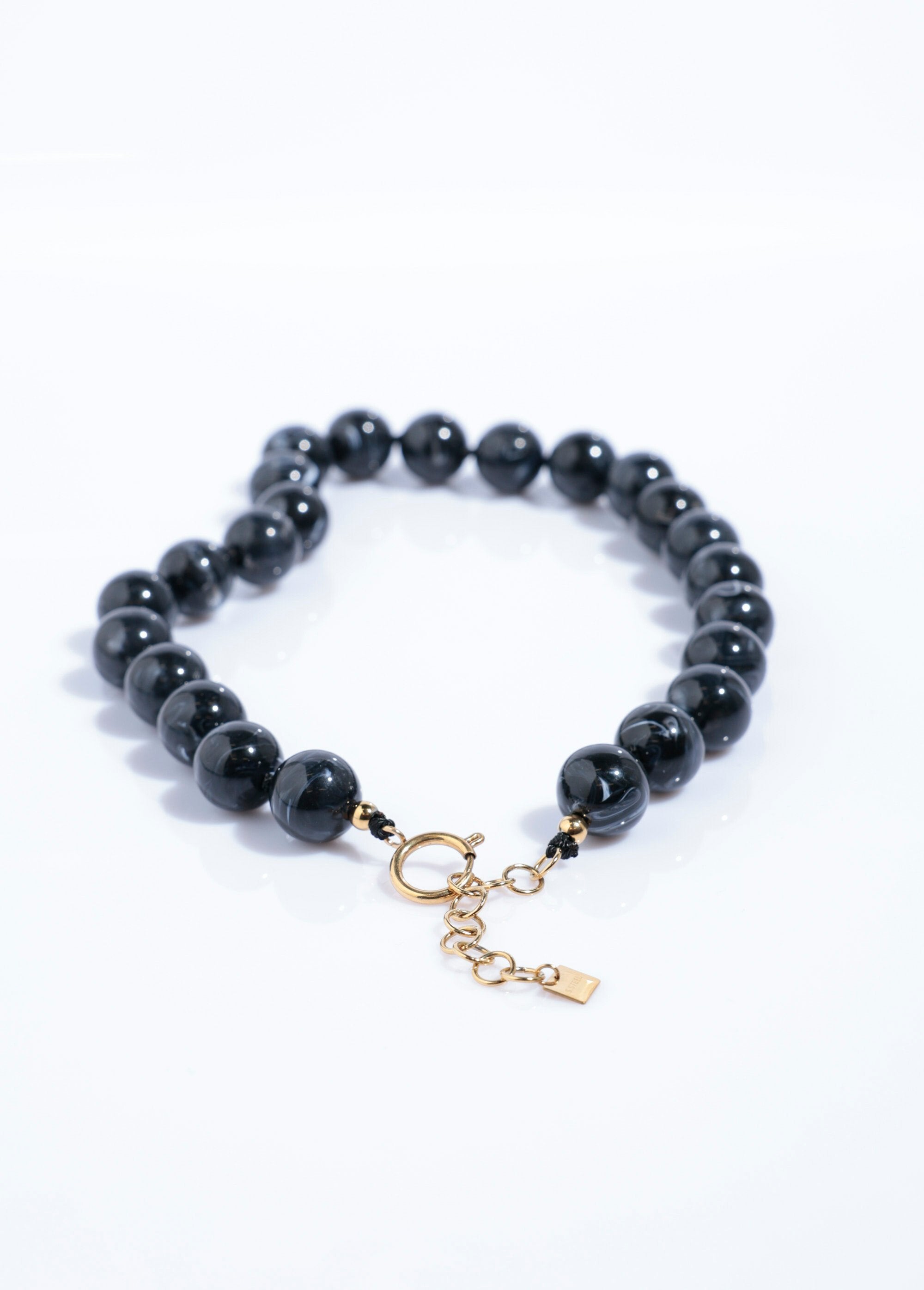 Collar_corto_con_cuentas_redondas_jaspeadas_Negro_DE2_slim