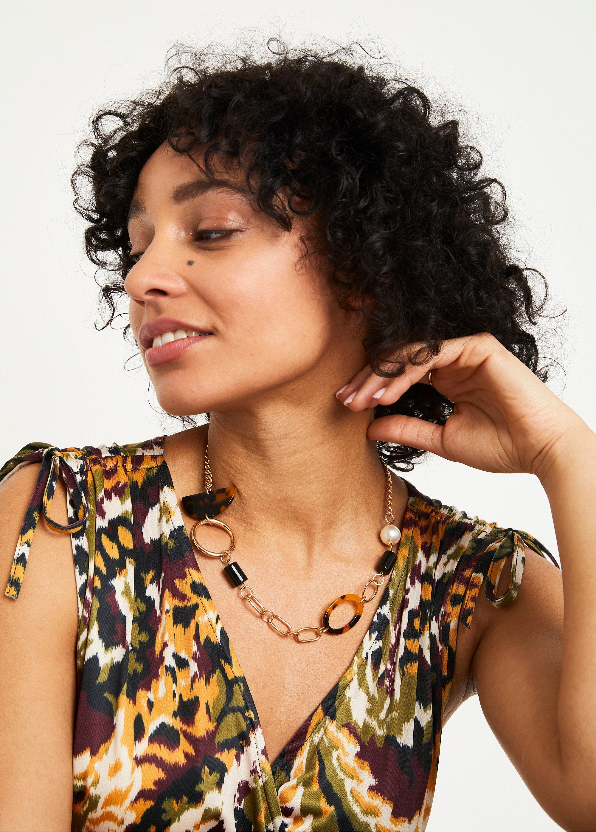 Gargantilla_elegante_Dorado_FA2_slim