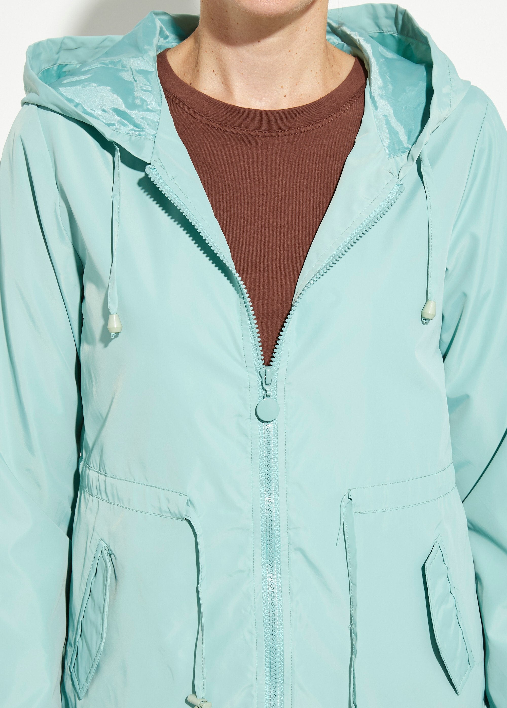 Cortavientos_con_capucha_y_cintura_ajustada_agua_verde_DE1_slim