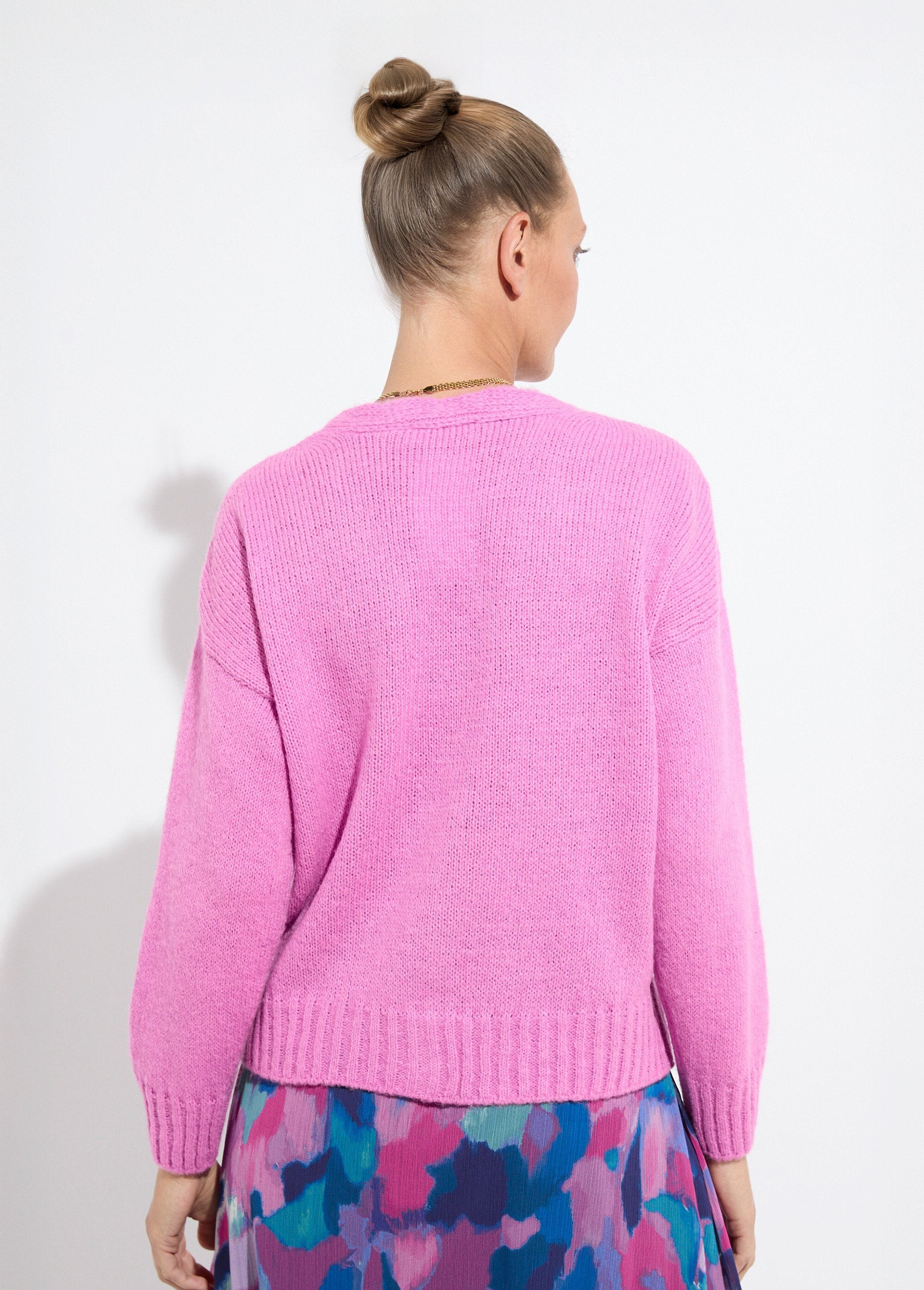 Cárdigan_de_mezcla_de_mohair_con_cuello_en_V_y_botones_Magenta_DO1_slim