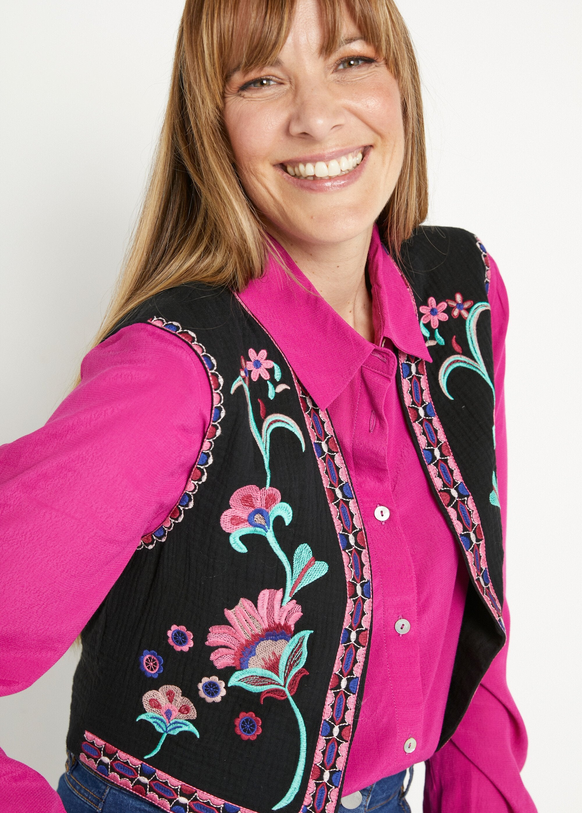 Rebeca_sin_mangas_con_bordado_floral_Negro__DE1_slim