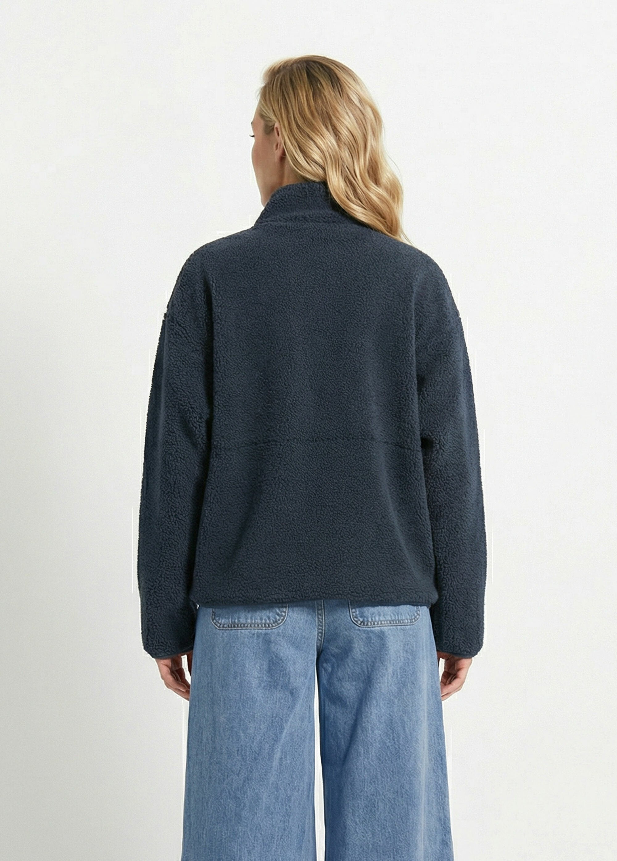 Chaleco_polar_cálido_con_cremallera_y_cuello_alto._Marina_DO1_slim