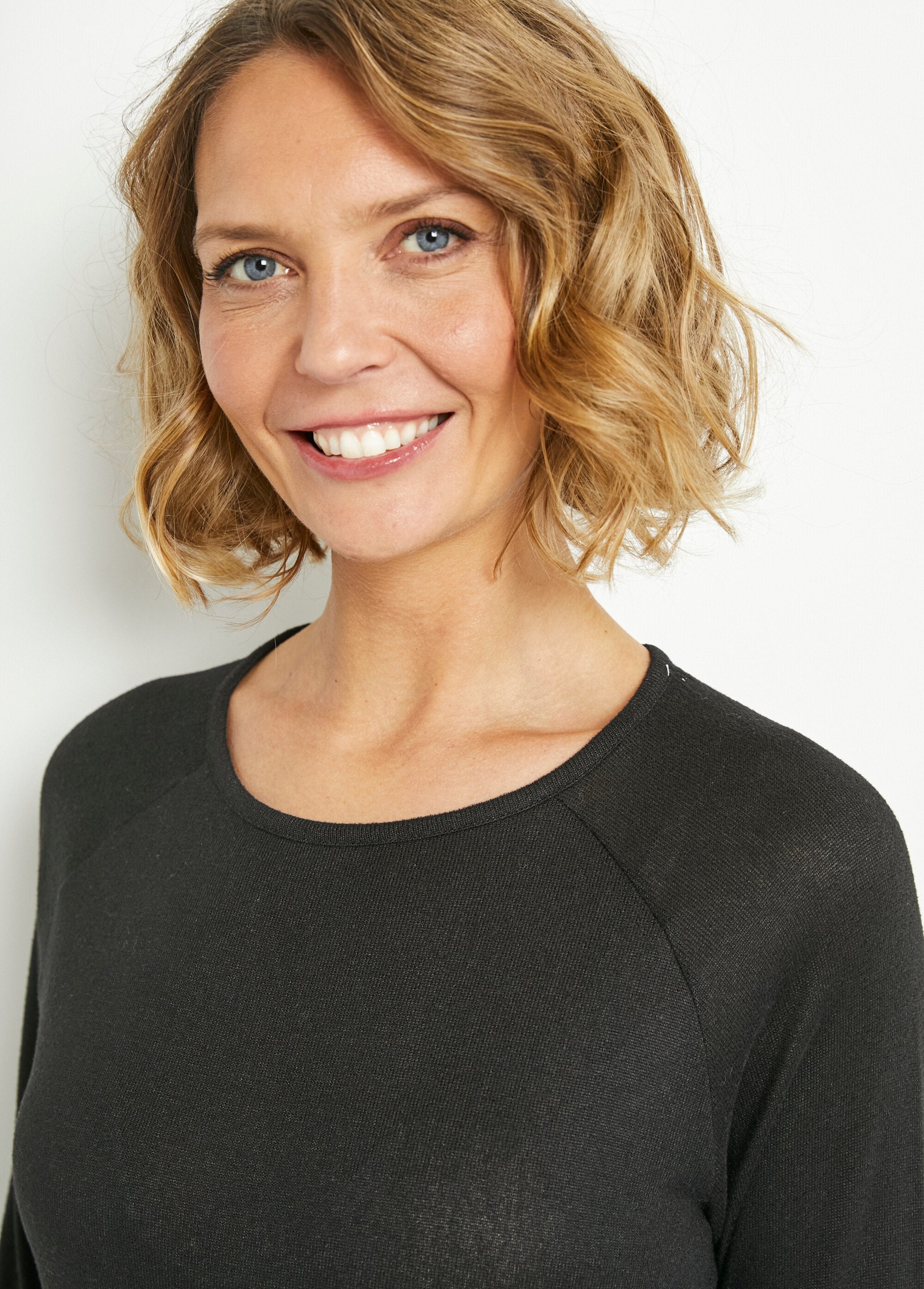 Top_de_pijama_liso_de_manga_larga_Negro_DE1_slim