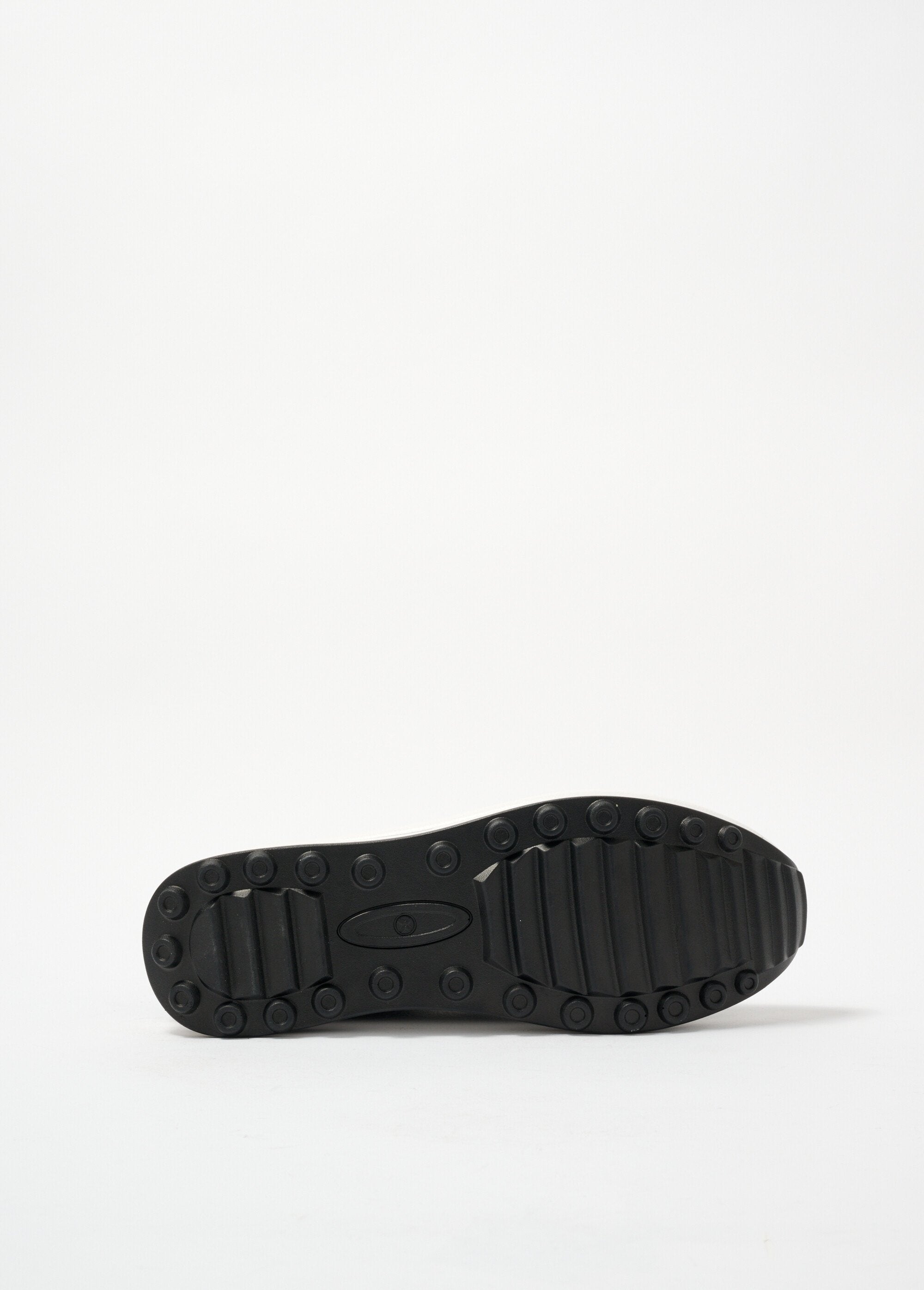 Zapatillas_de_piel_perforada_Negro_UN1_slim