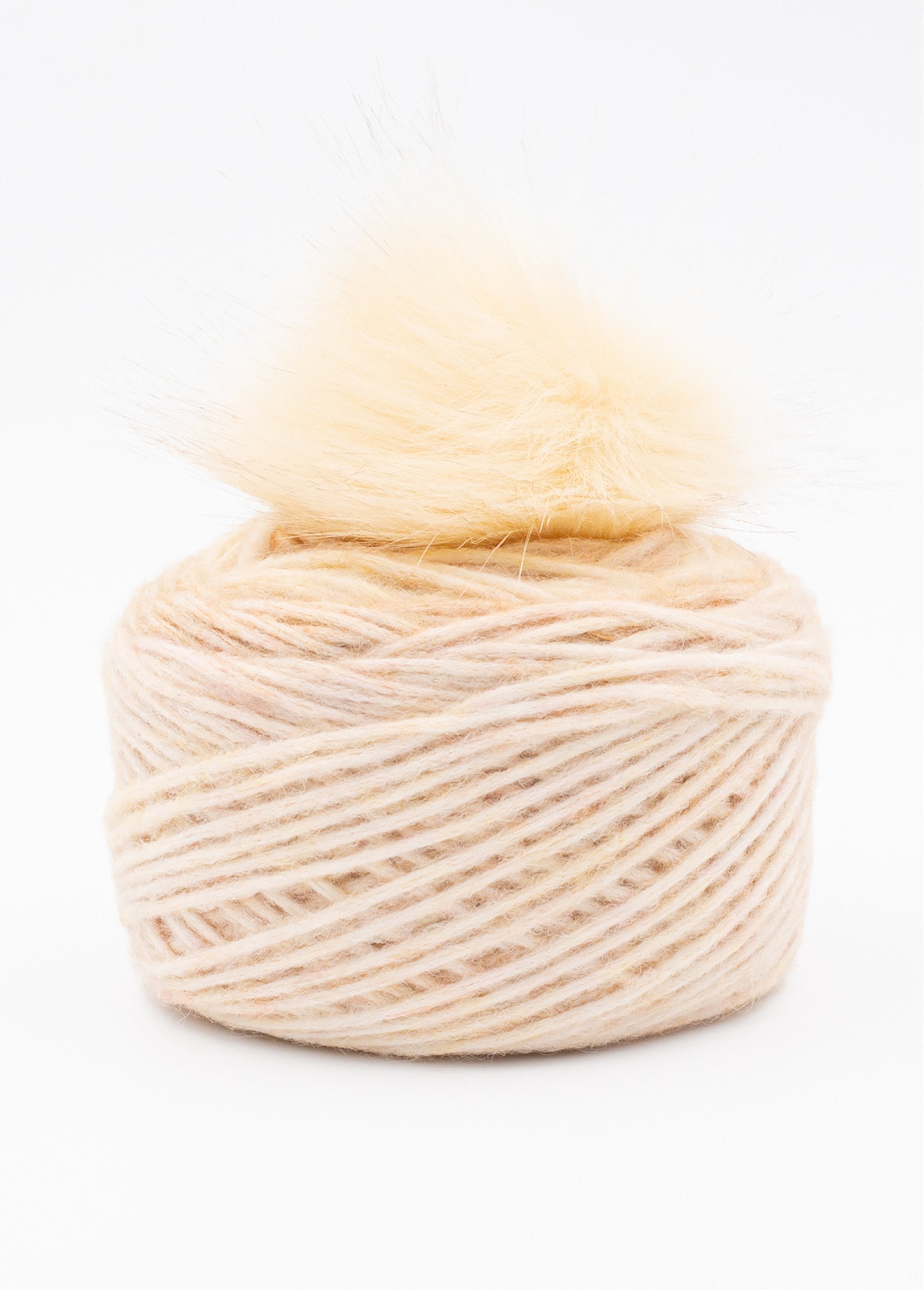 Ovillo_de_lana_para_gorro_con_pompón_Crudo_DO1_slim