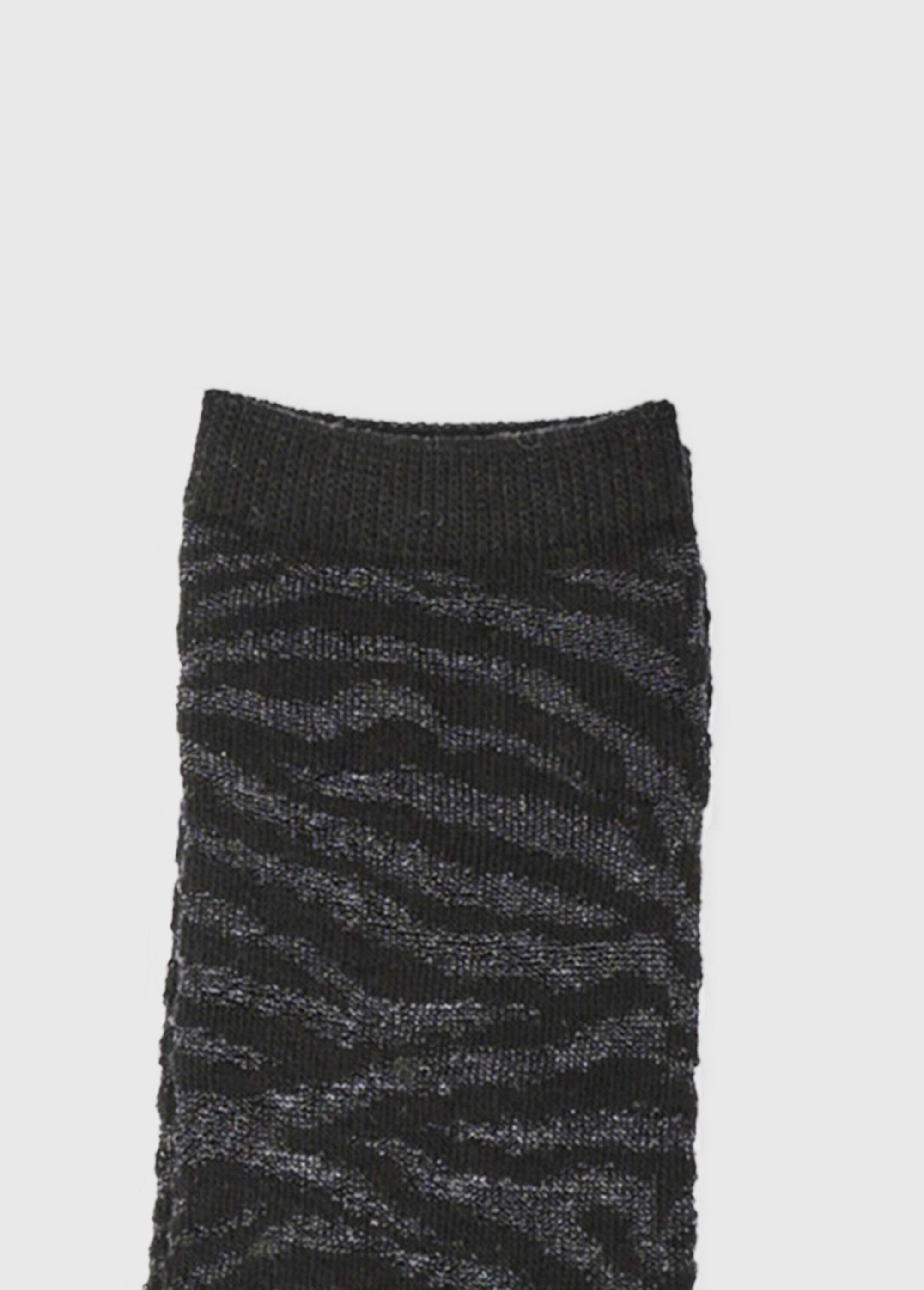 Conjunto_de_3_calcetines_con_estampados_de_pedrería_Negro_y_cebra_DE3_slim