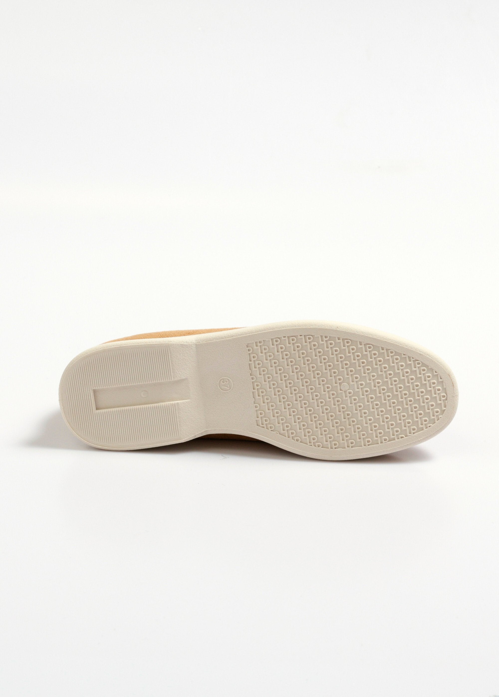 Cómodos_mocasines_de_ante_camello_UN1_slim