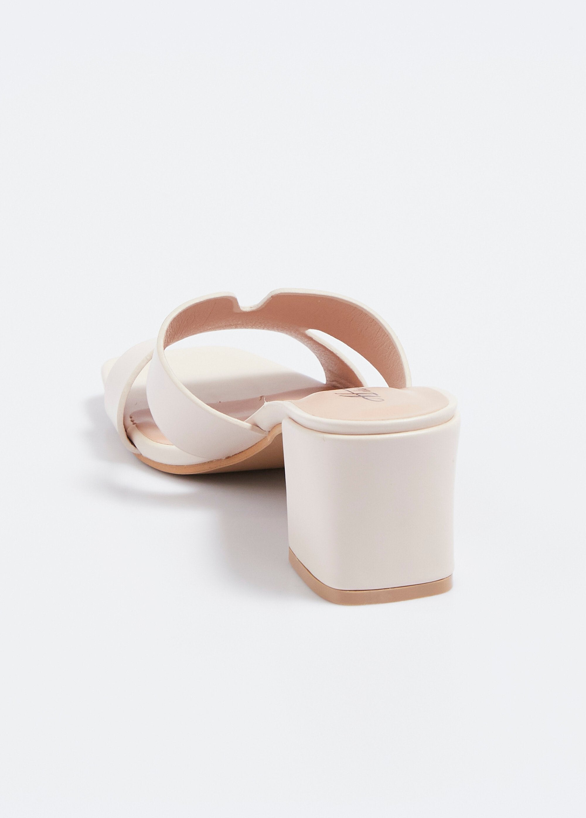 Mules_elegantes_de_punta_cuadrada_y_tacón_grueso_Beige_DO1_slim