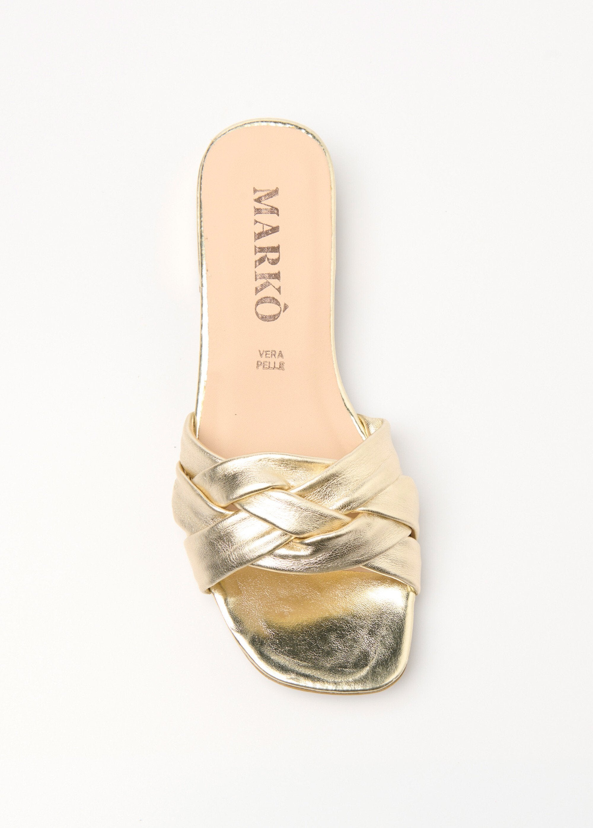 Mules_de_piel_con_elegantes_tiras_entrelazadas_Dorado_OV1_slim