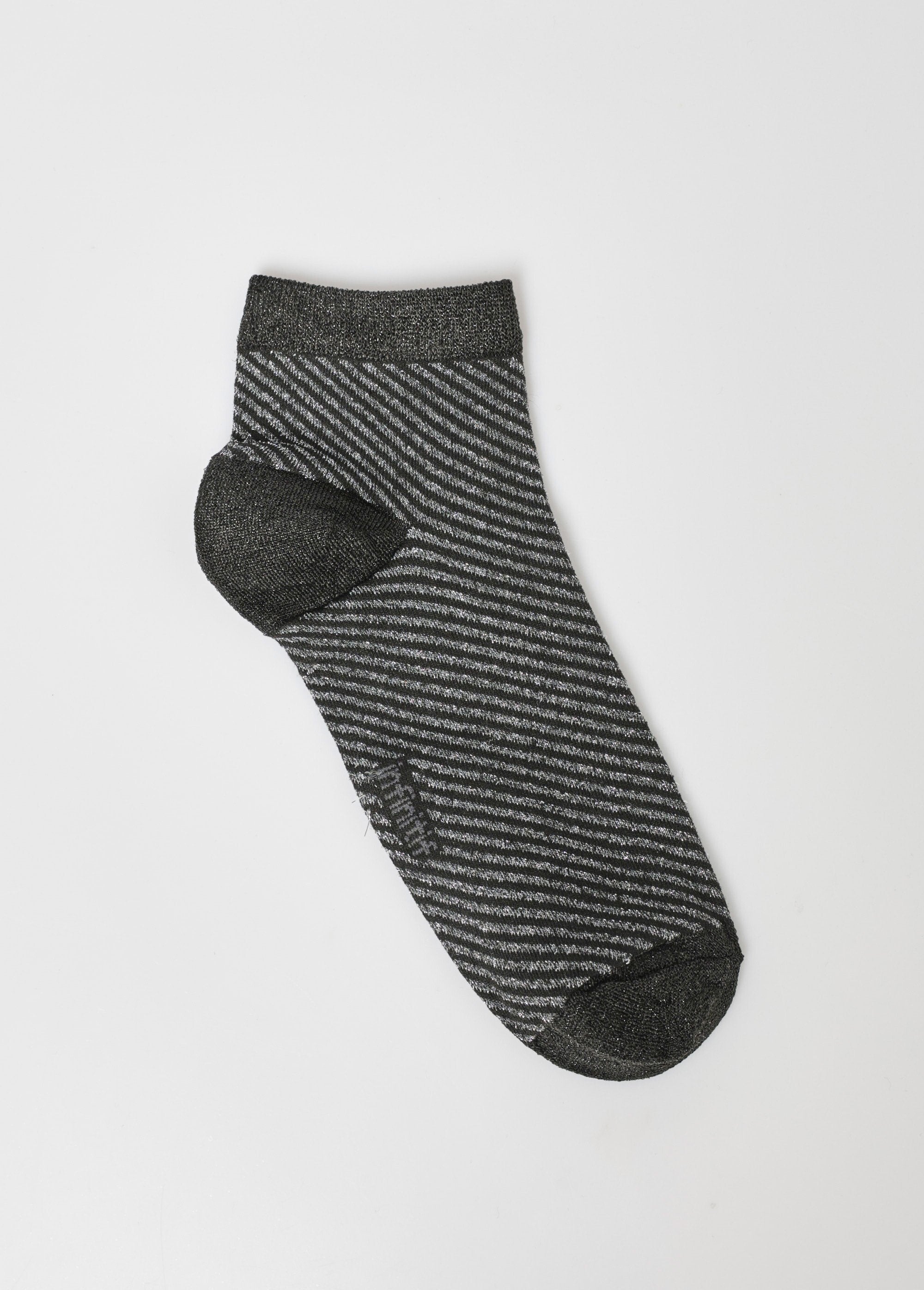 Par_de_calcetines,_estampado_metálico._raya_gris_DE1_slim