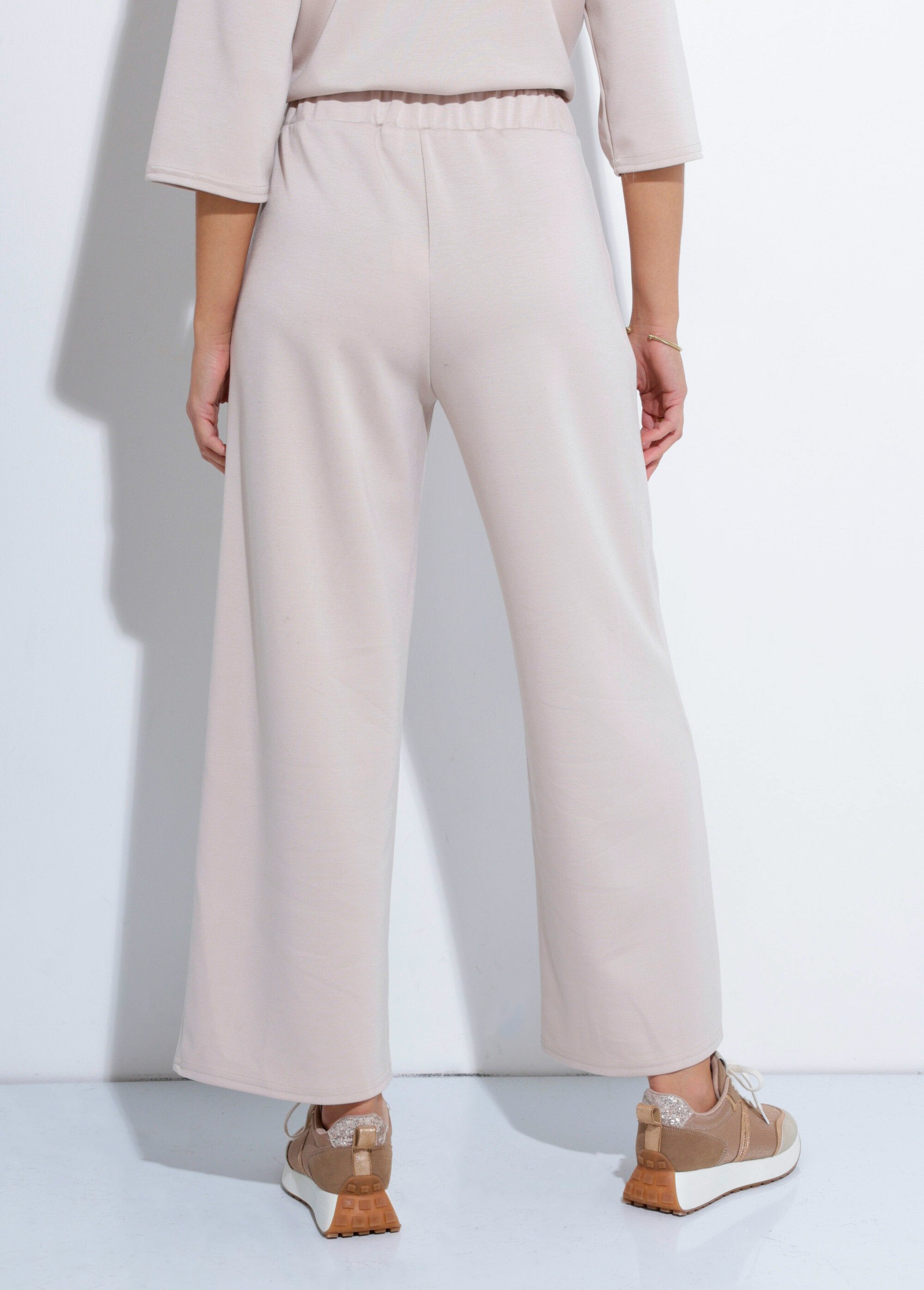 Pantalones_de_corte_cómodo_con_punto_suave_Beige_DO1_slim