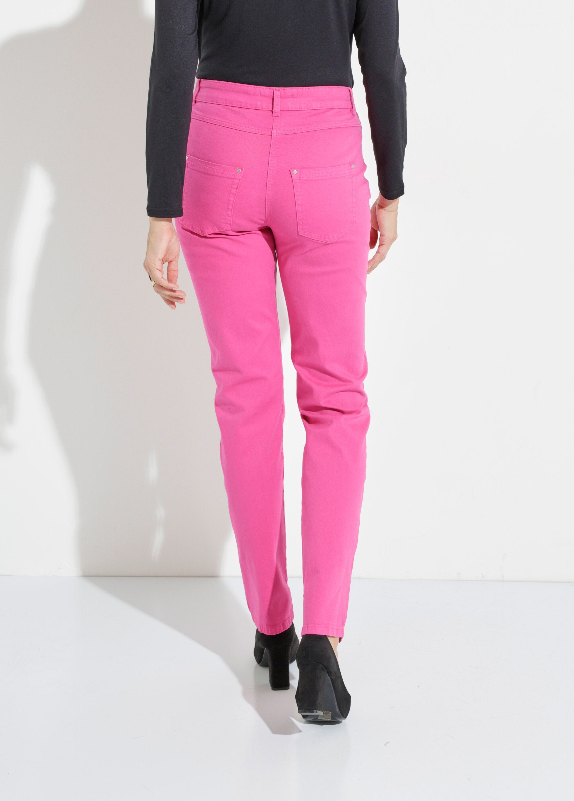 Pantalón_5_bolsillos_recto_de_algodón_elástico_rosa_magenta_DO1_slim