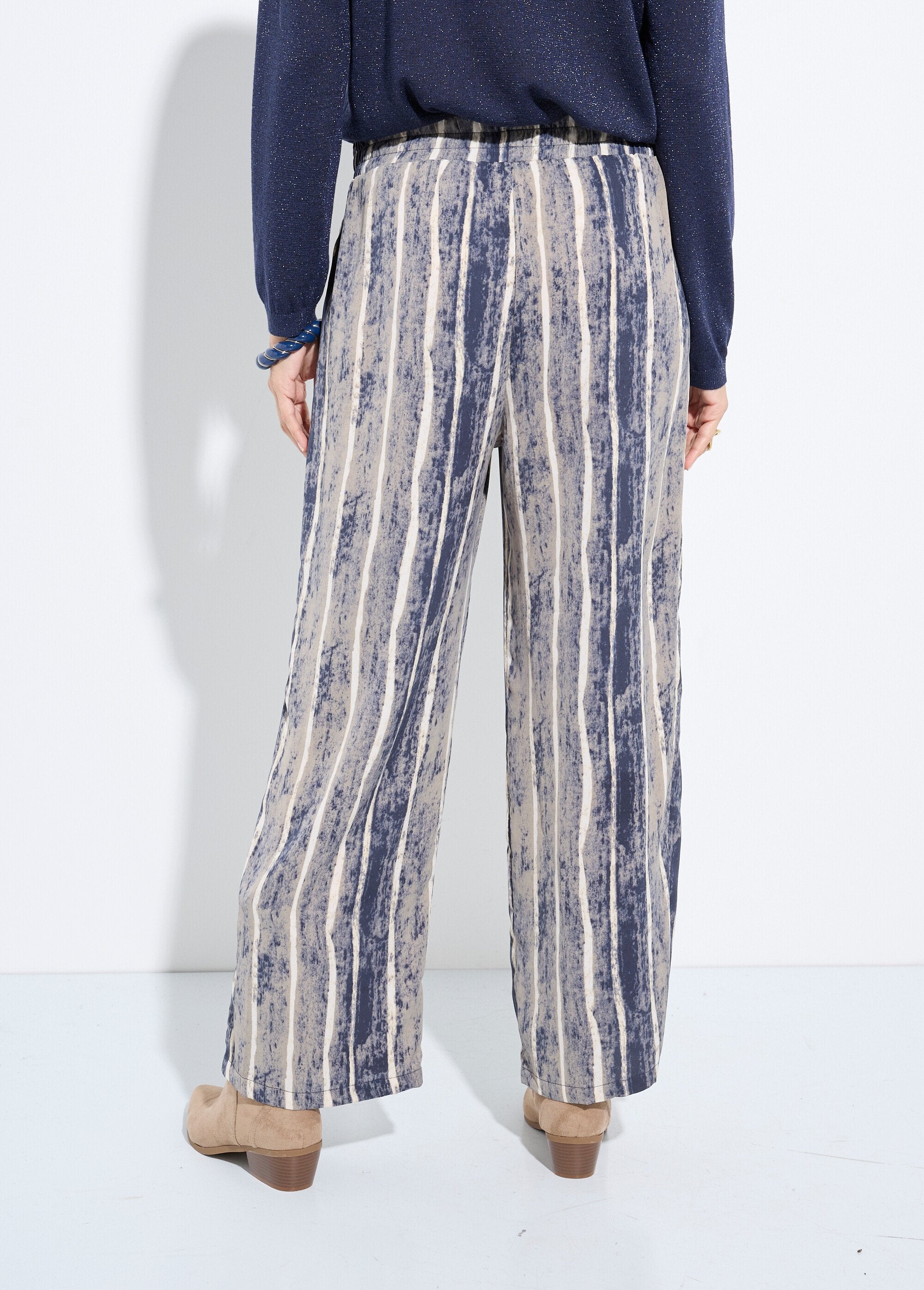 Pantalón_fluido_elástico,_estampado_de_rayas_Gris_y_crudo_DO1_slim