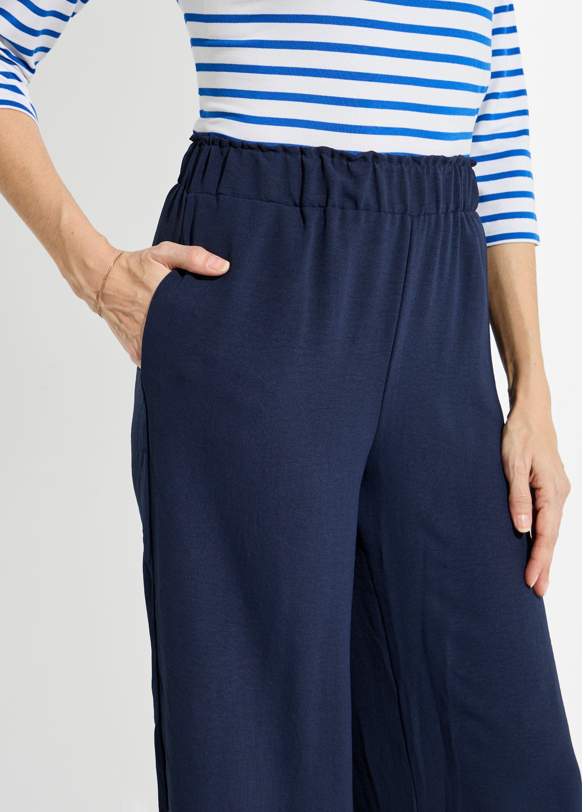 Pantalones_de_crepé_fluidos_de_pierna_ancha_Marina_DE1_slim