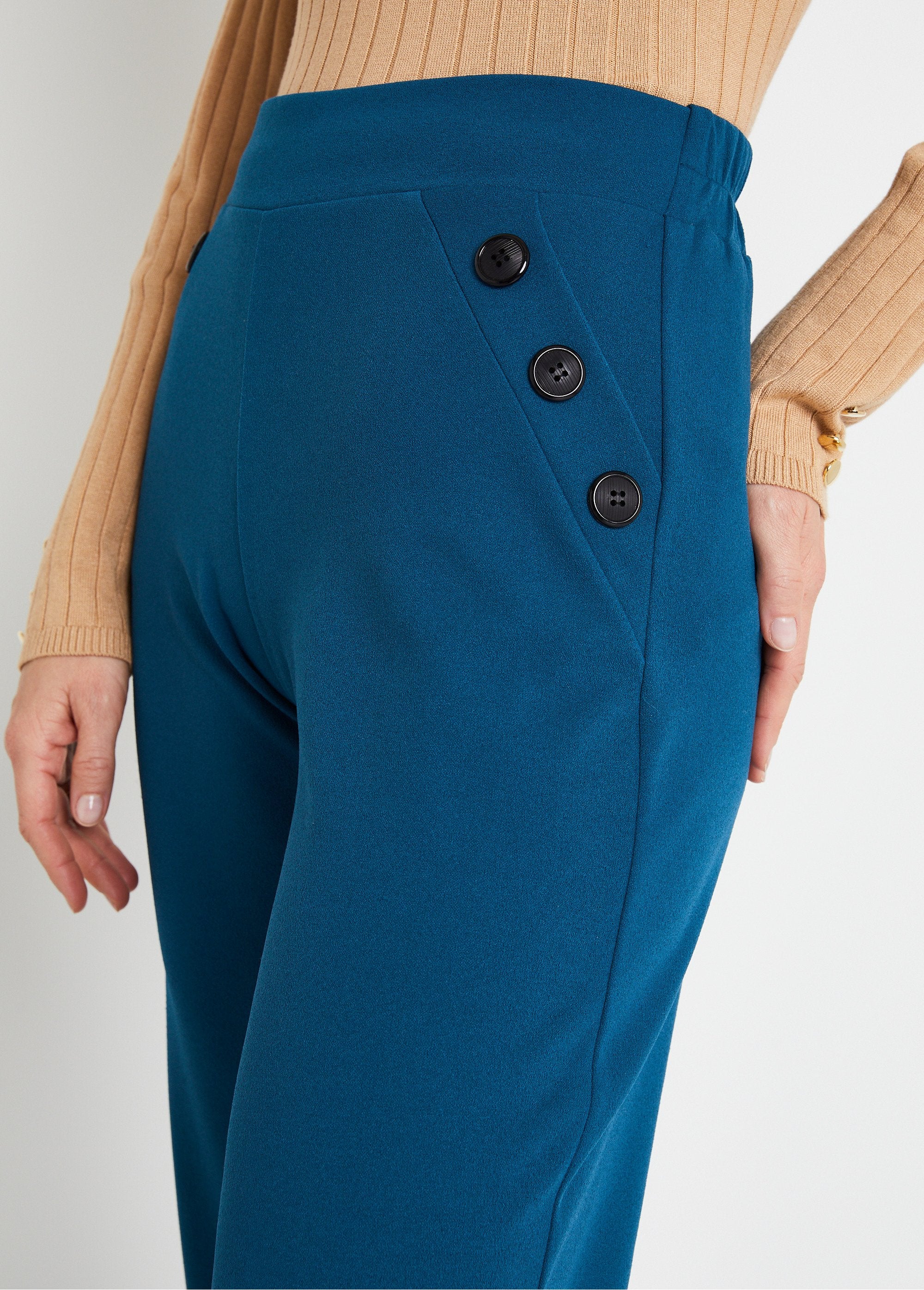 Pantalón_semielástico_de_pierna_ancha,_liso_Pato_DE1_slim