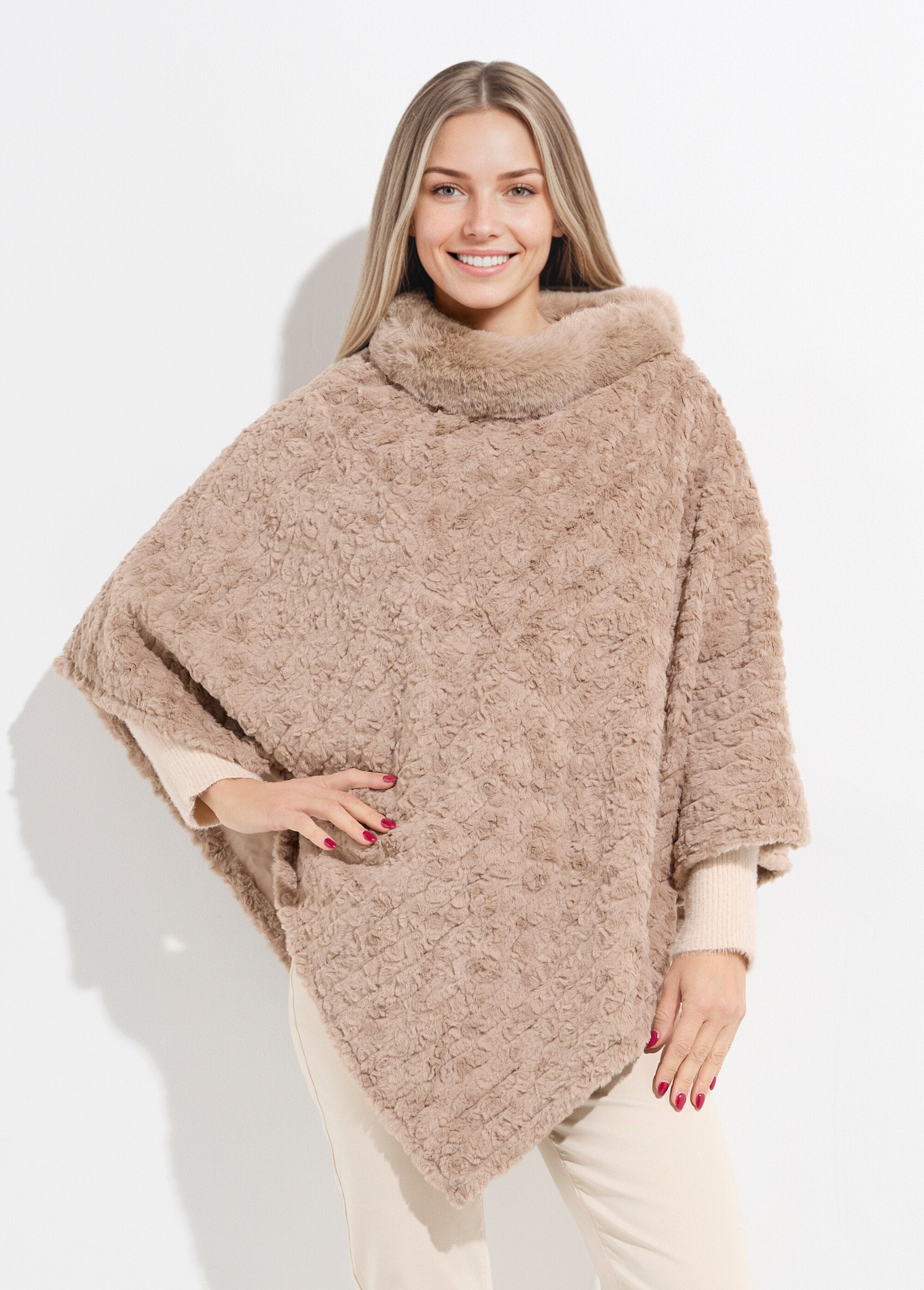 Poncho_de_cuello_alto_de_polar_estilo_sherpa_Lunar_FA1_slim