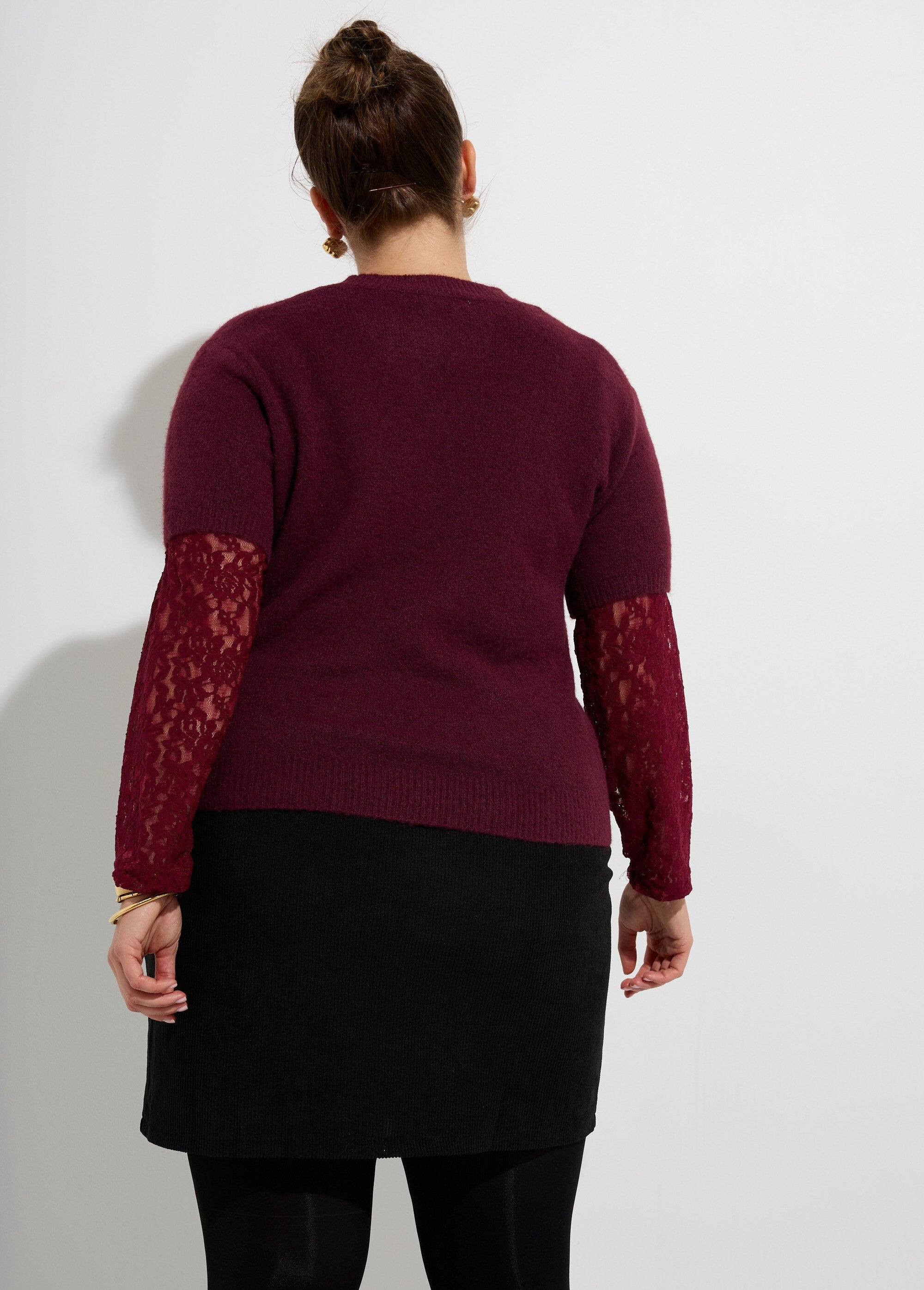 Suéter_cálido_con_mangas_de_lana_y_encaje._Burdeos_DO1_curvy