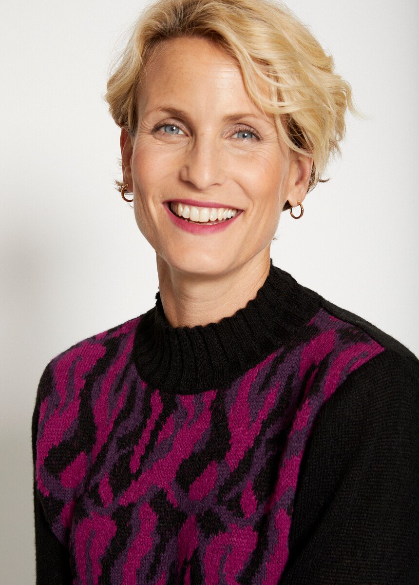 Jersey_jacquard_de_cuello_alto_Grosella_negra_y_negra_DE1_slim