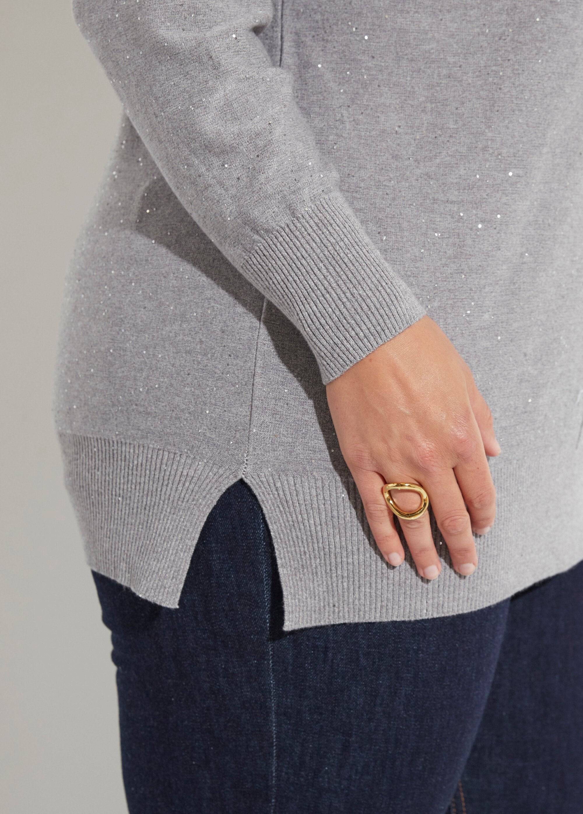 Suéter_de_punto_de_calibre_fino_con_mini_lentejuelas_Gris_DE2_curvy