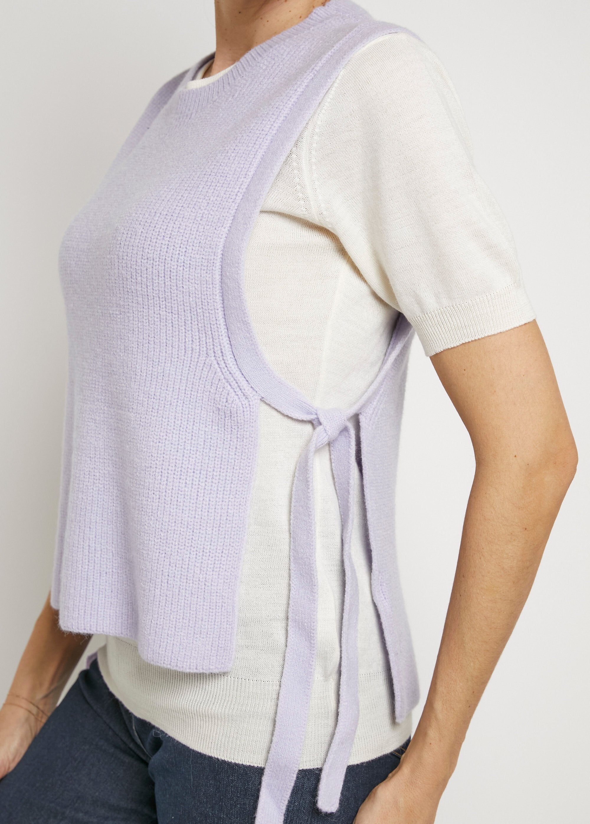 Suéter_sin_mangas_con_lazo_lateral_Morado_claro_DE2_slim