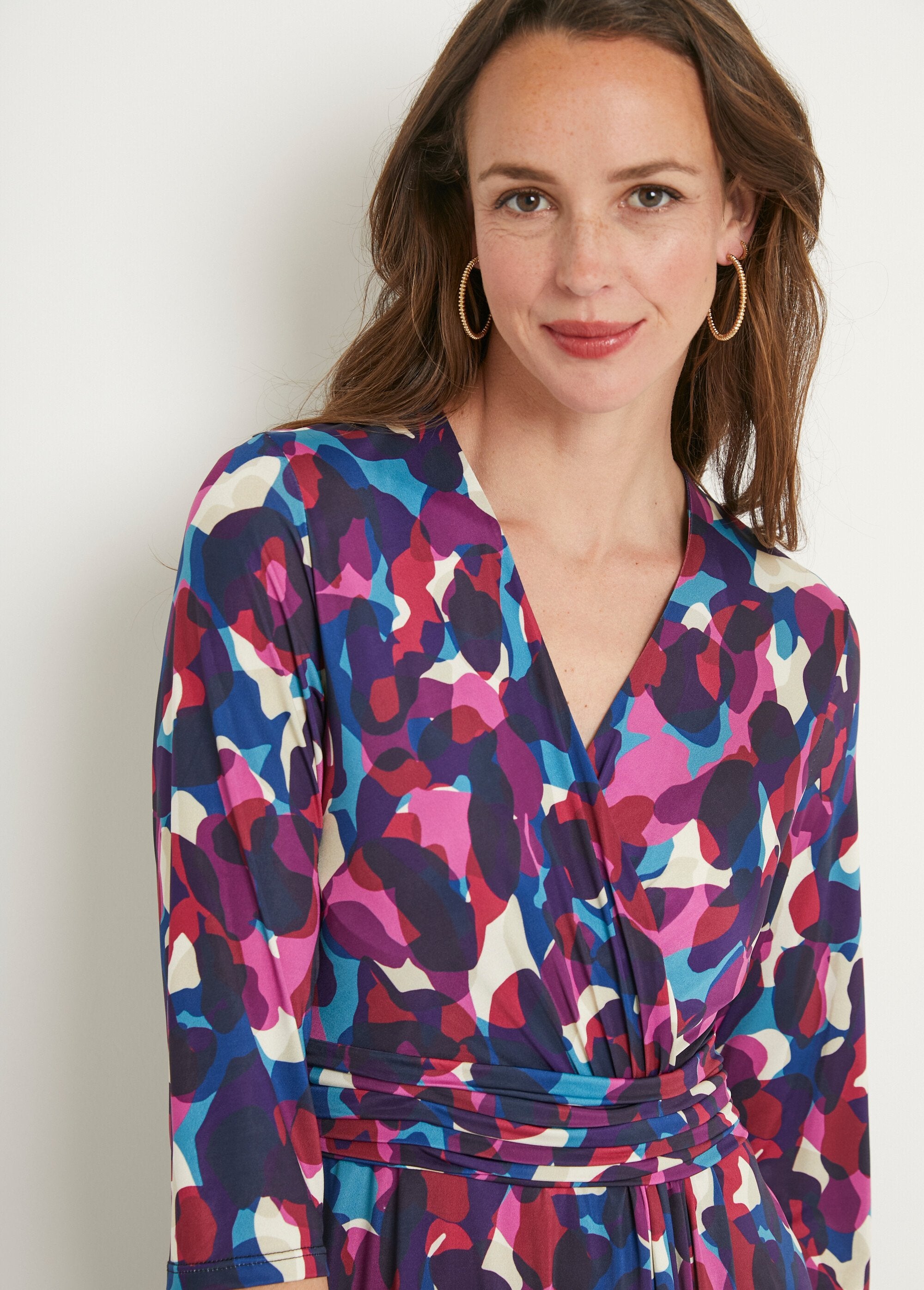 Vestido_corto_acampanado_de_malla_estampada_rosa_y_azul_DE1_slim