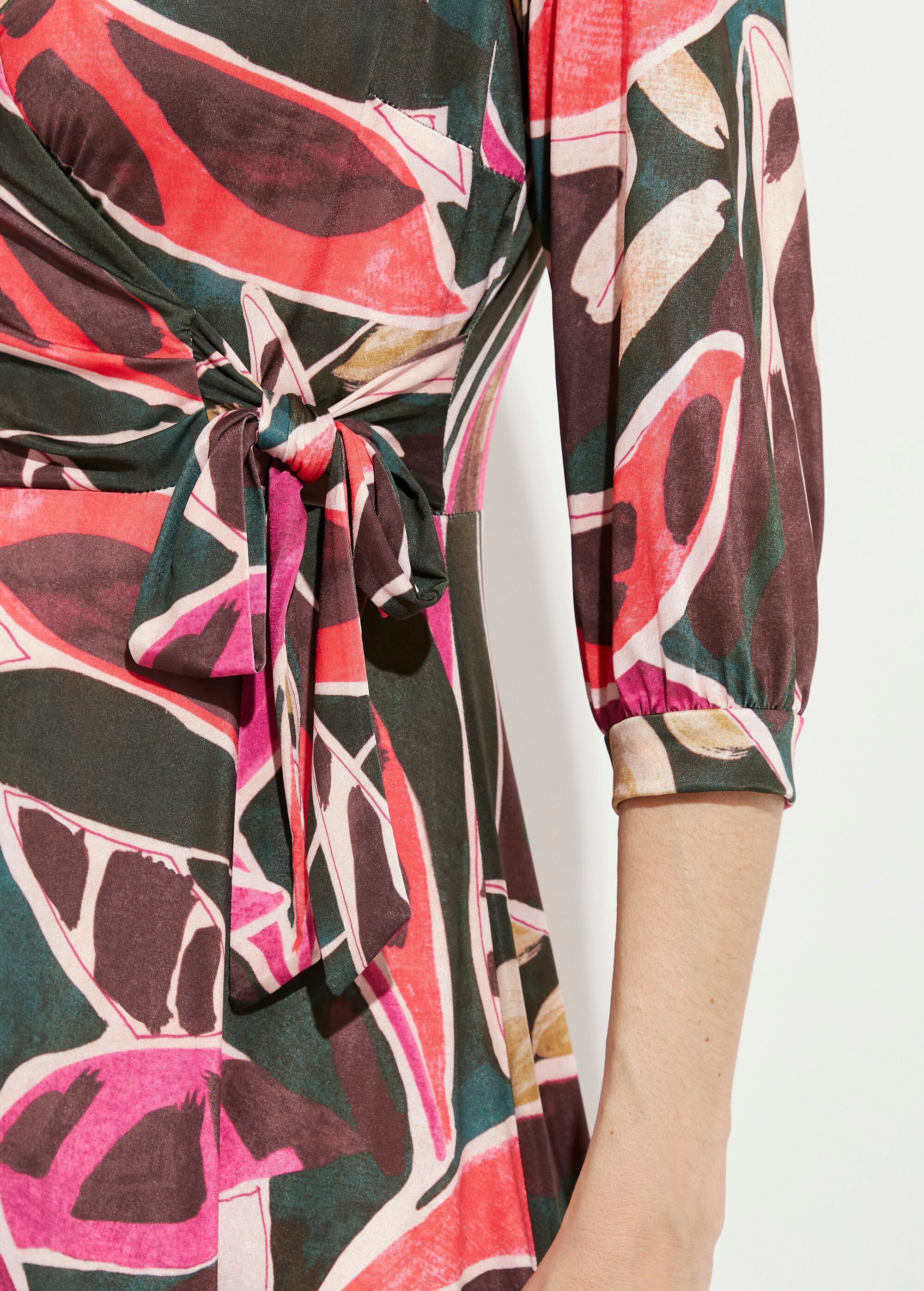 Vestido_cruzado_corto_y_acampanado_con_mangas_3/4_Multicolor_DE3_slim