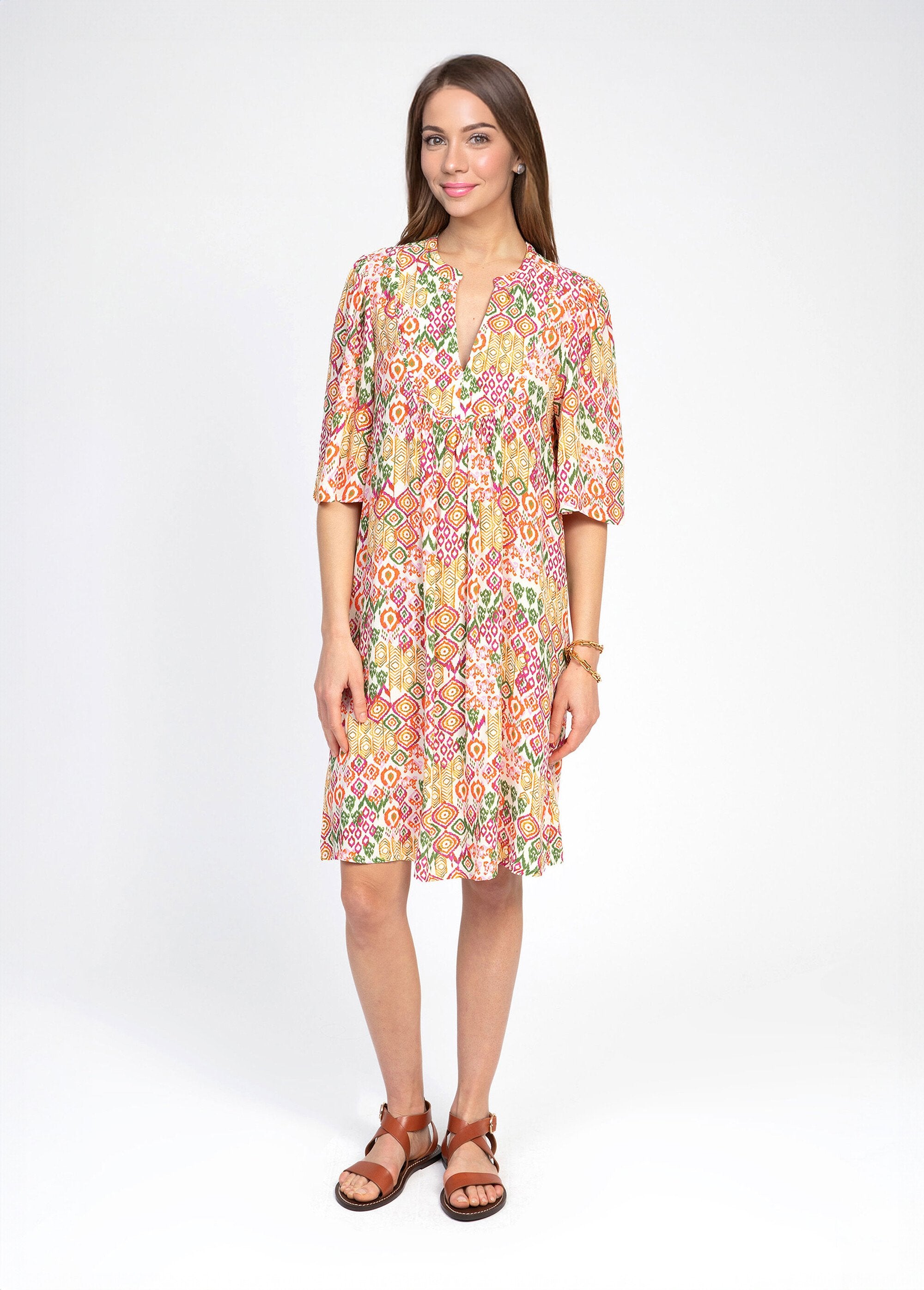 Vestido_fluido_estampado_étnico_con_escote_en_pico_Estampado_rojo_FA1_slim