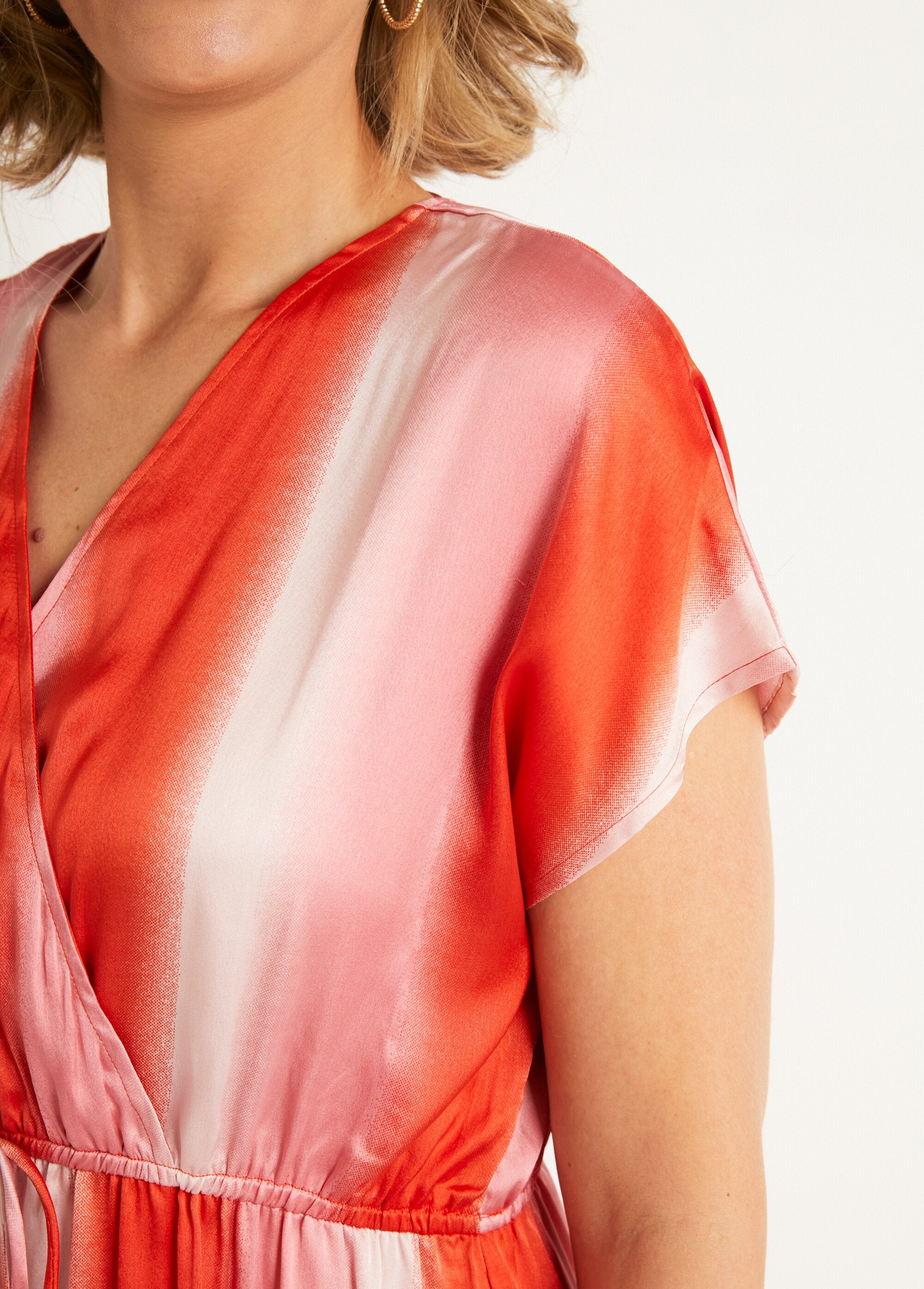 Vestido_largo_de_rayas_con_lazo_en_la_cintura_Estampado_coralino_DE2_slim