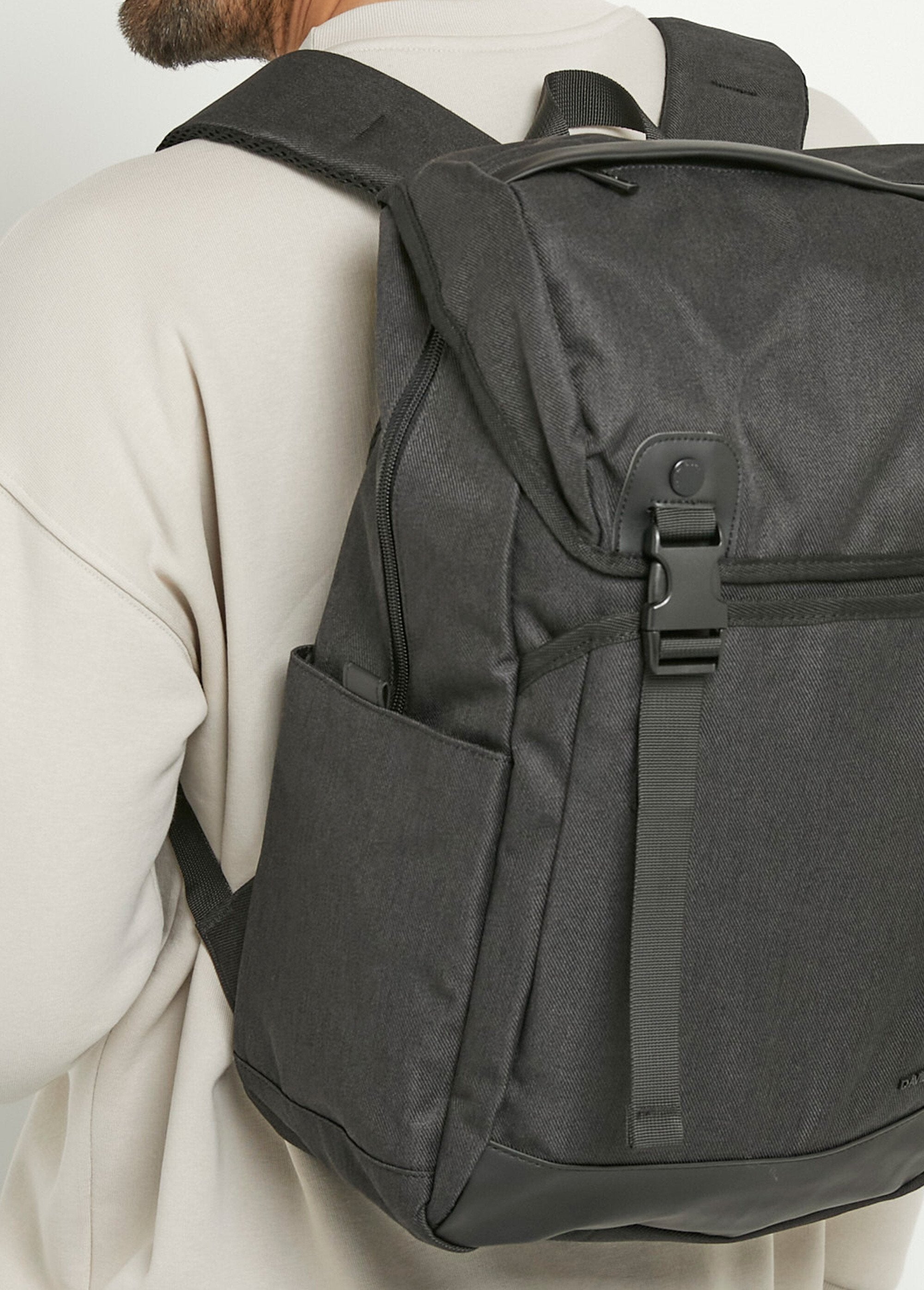 Mochila_urbana_multibolsillos_Negro_DE2_slim