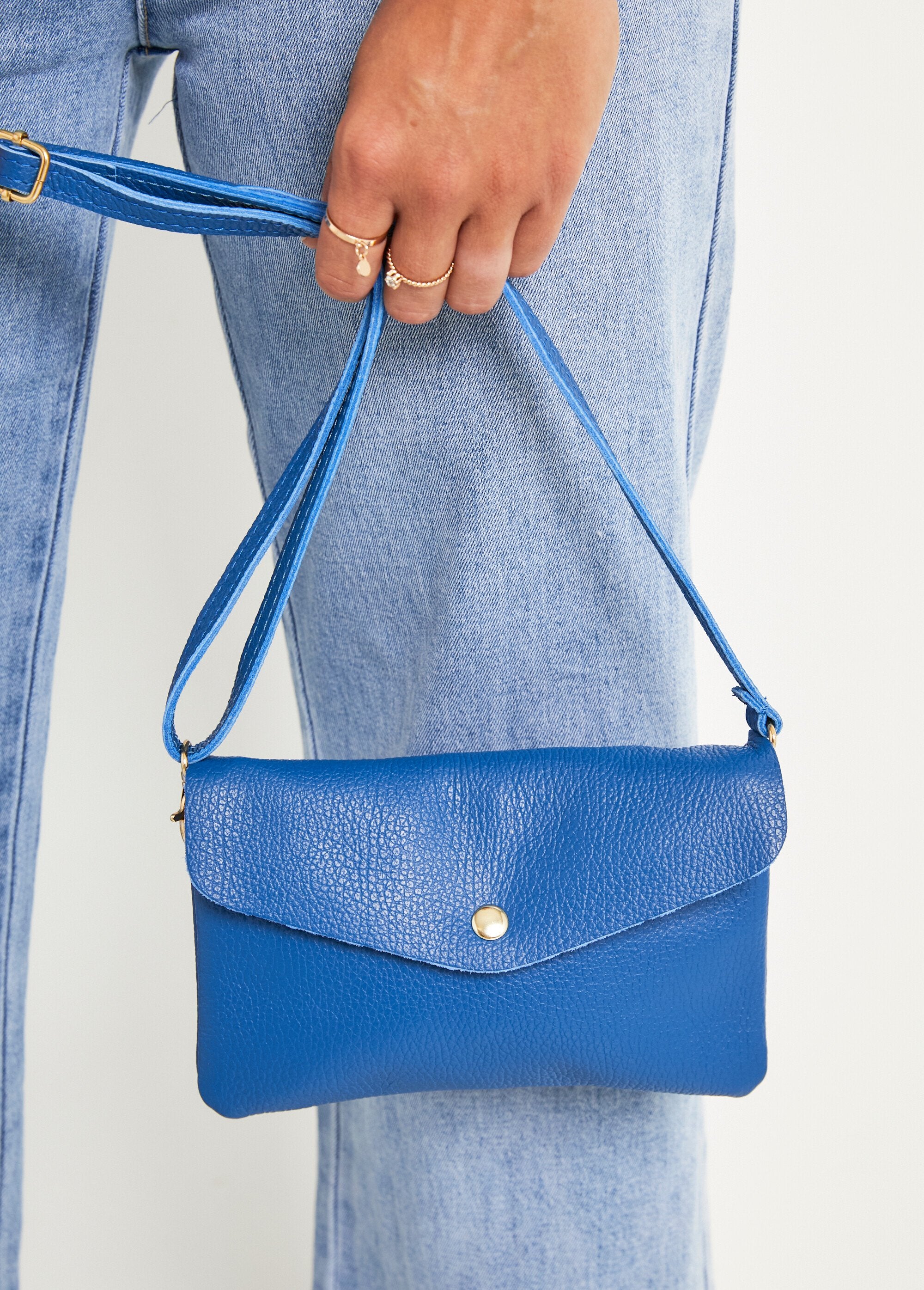 Bolso_de_piel_granulada_azul_real_FA2_slim