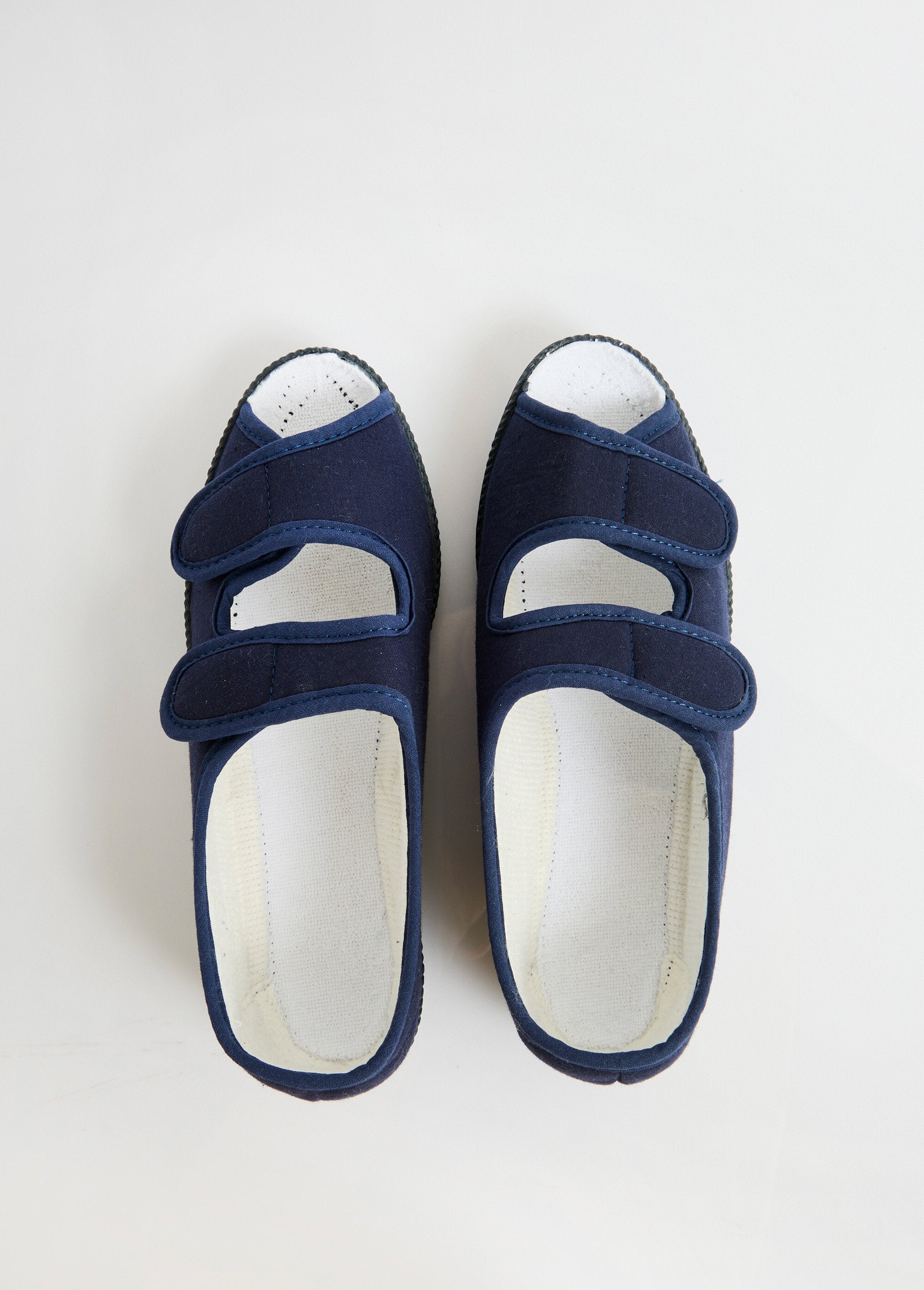 Sandalias_anchas_y_cómodas_con_puntera_abierta_Marina_OV1_slim